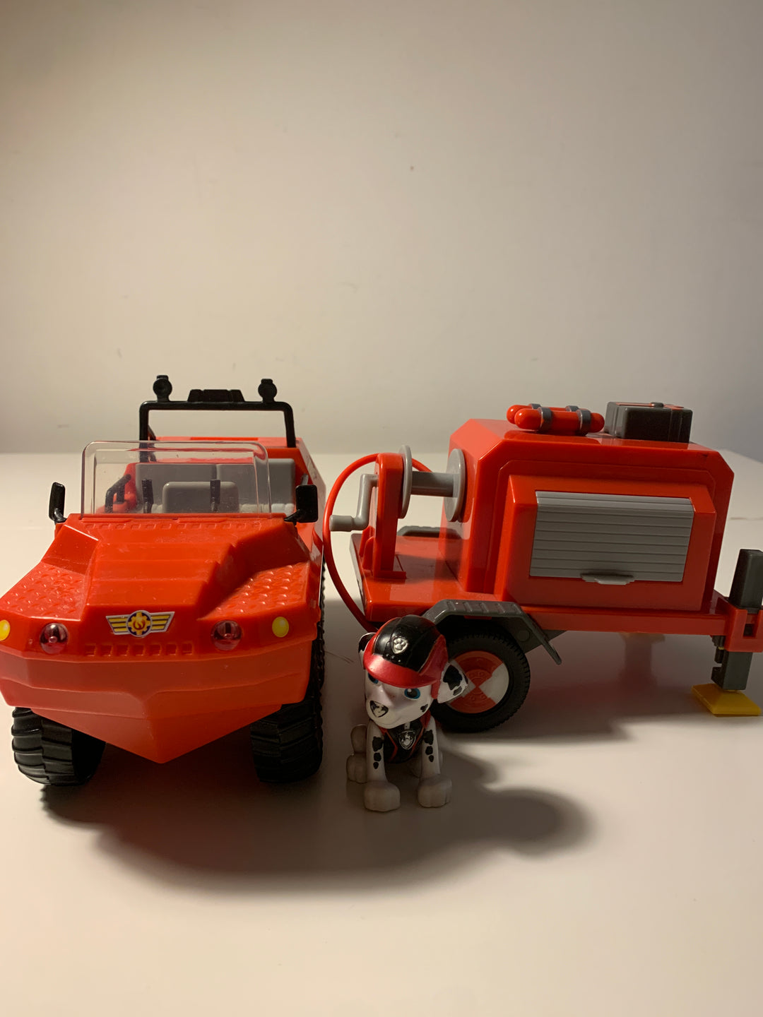 Brannmann Sam redningskjøretøy med tilhenger