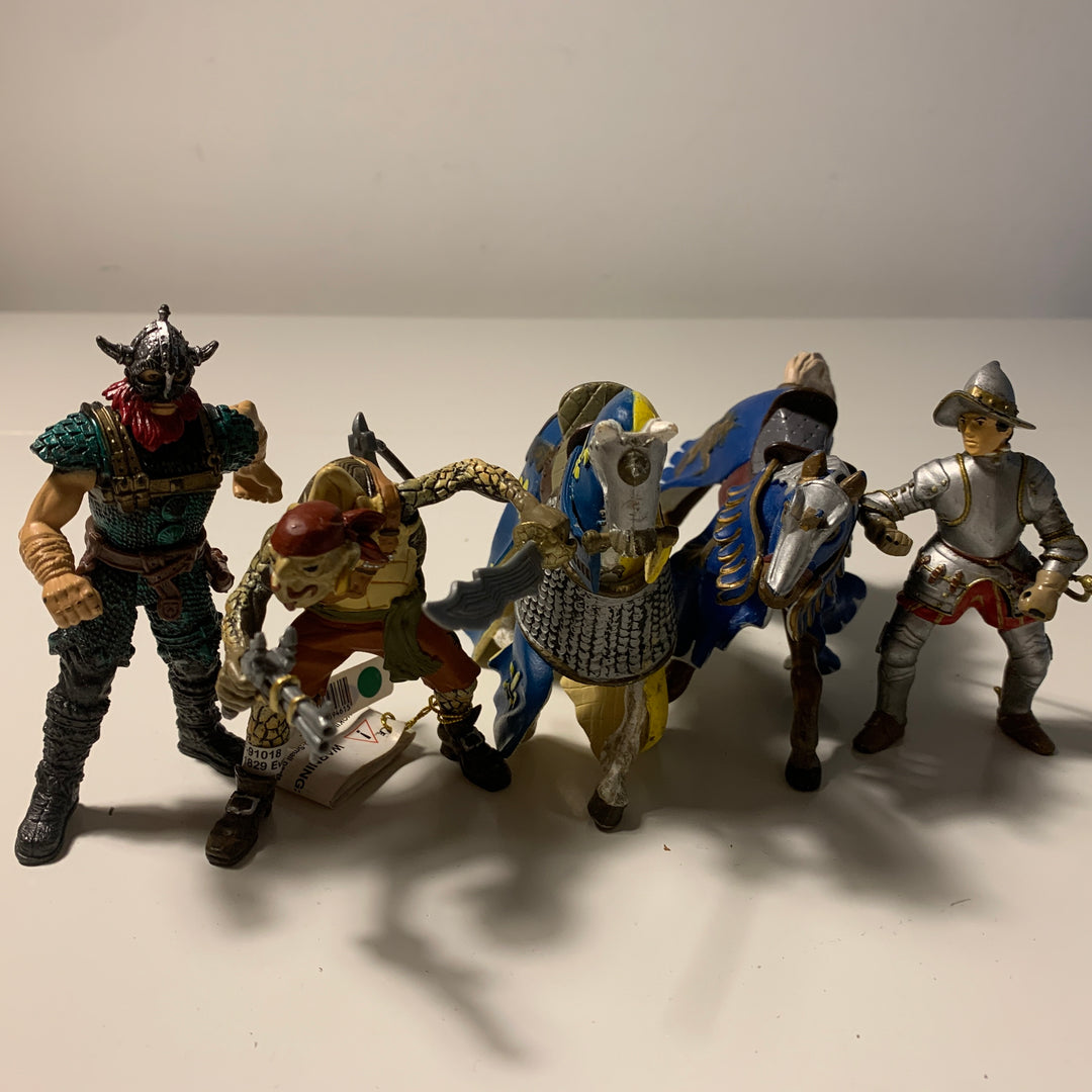 Middelalderfigurer – riddere, hester og kriger
