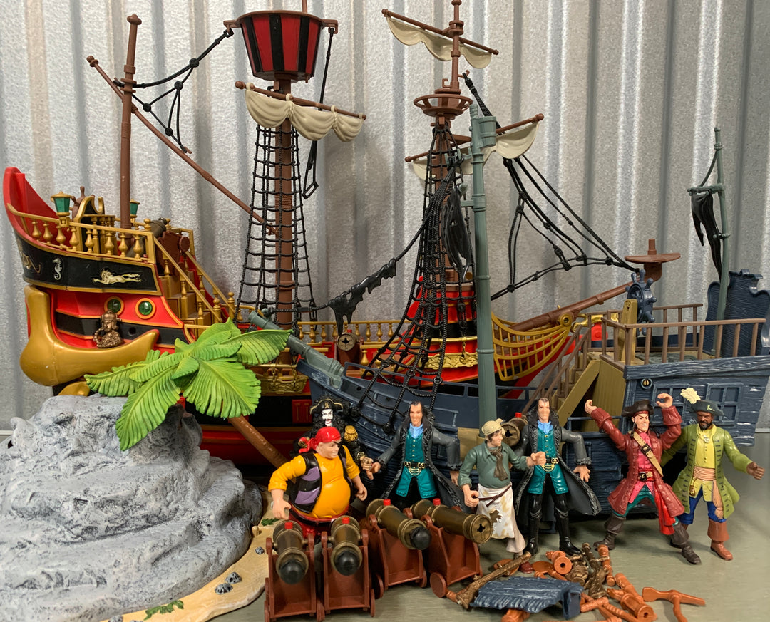 Kaptein Sabeltann piratskip-lekesett med figurer, kanoner og tilbehør