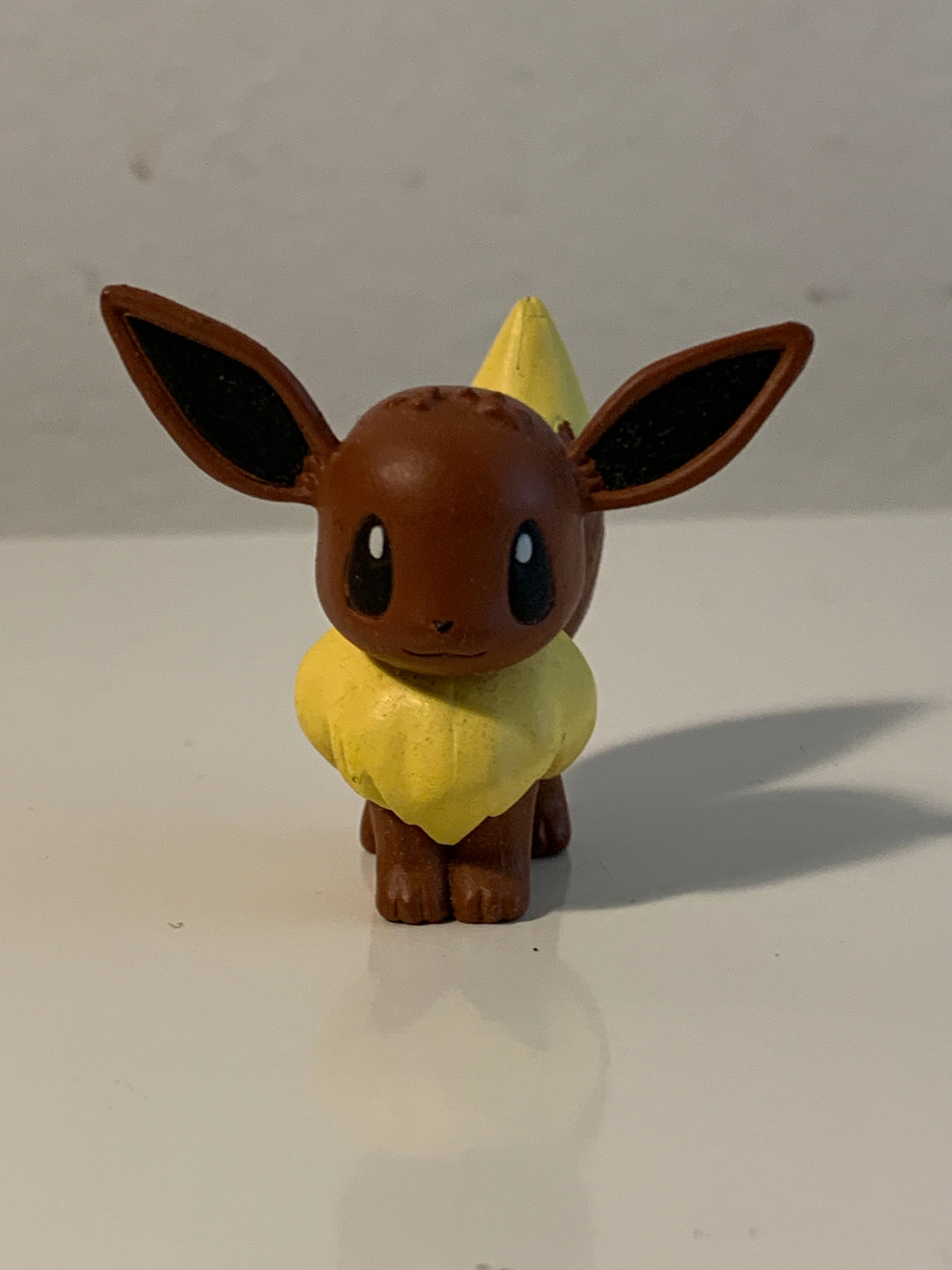 Pokémon - Eevee figur (Forfra)