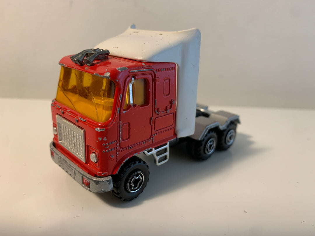 Lastebil / Semi-trailer trekkvogn (Rød/Hvit)