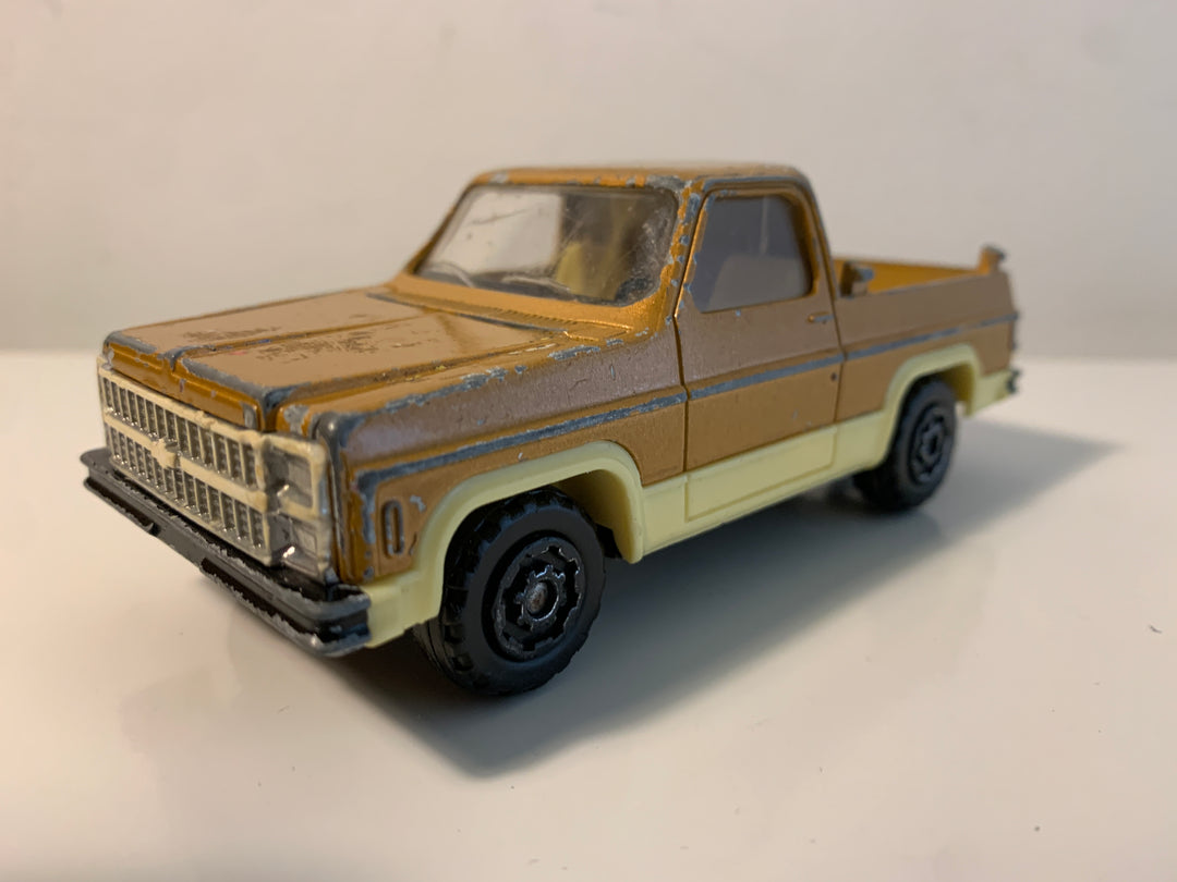 Chevrolet Pickup (Gull/Beige, slitt)