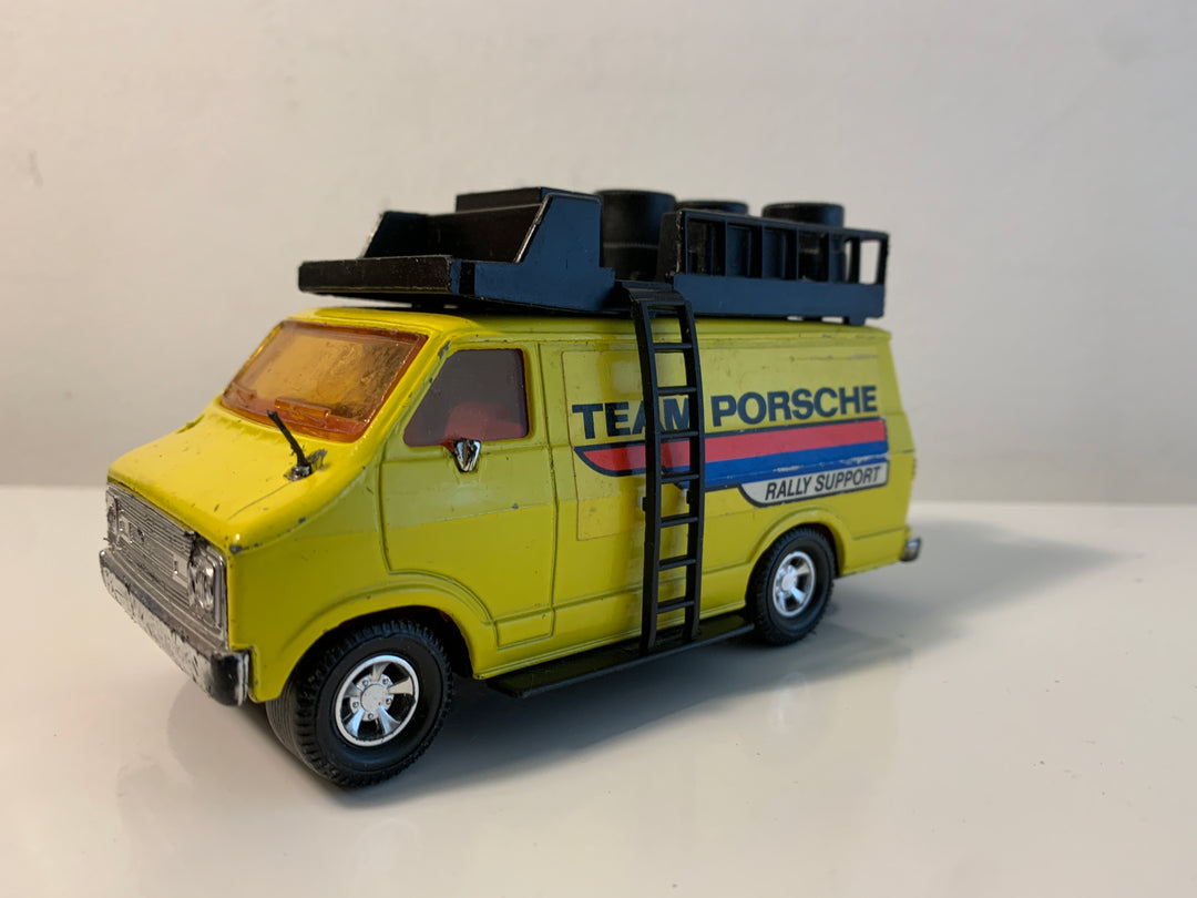 Van / Varebil "Team Porsche Rally Support"