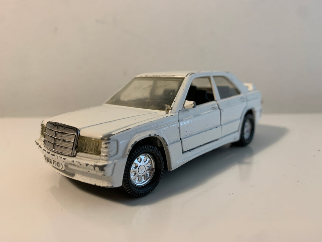 Mercedes-Benz 190 (Hvit)