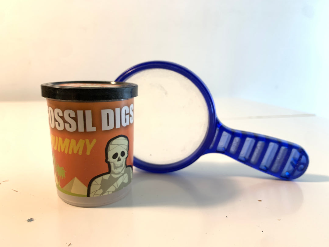 Fossil Digs mumie-lekesett og forstørrelsesglass