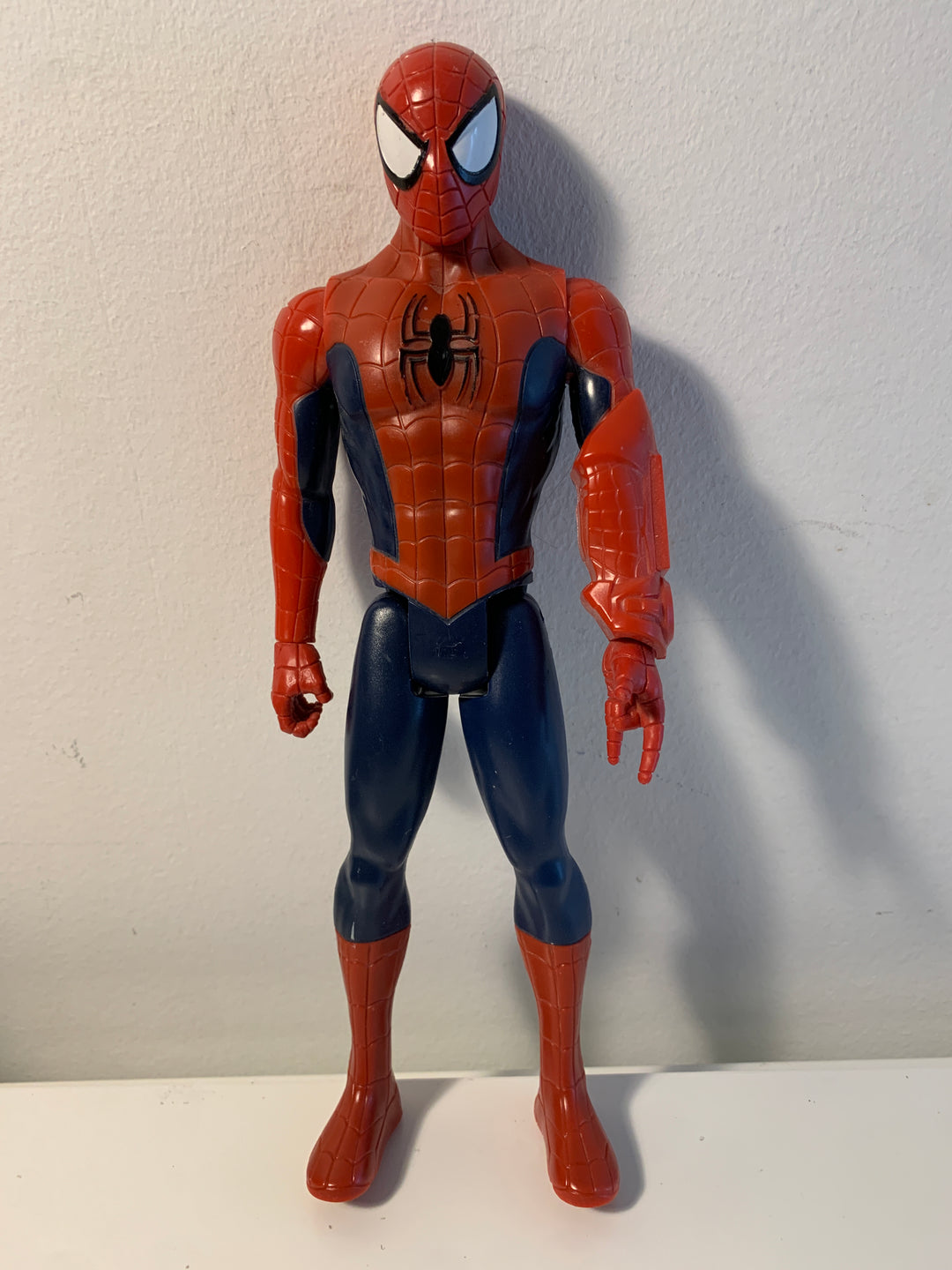 Spider-Man Titan Hero Series Actionfigur (Standard rød og blå)