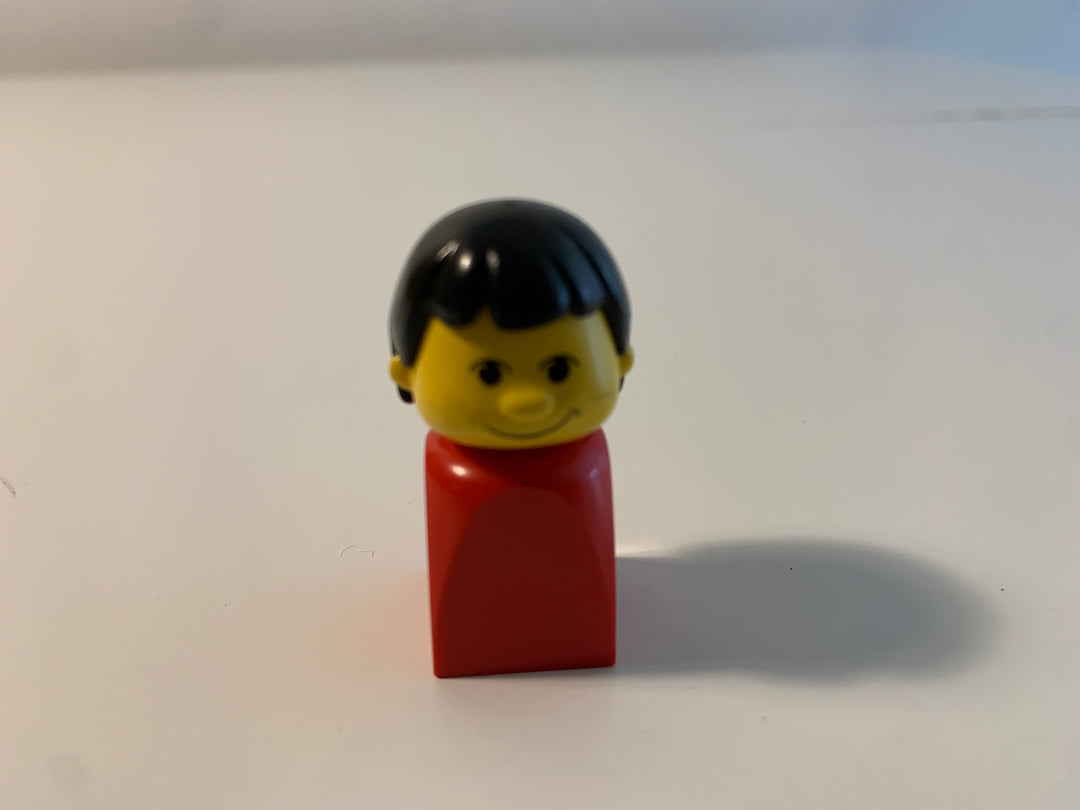 LEGO Duplo Figur - Barn med svart hår og rød kropp