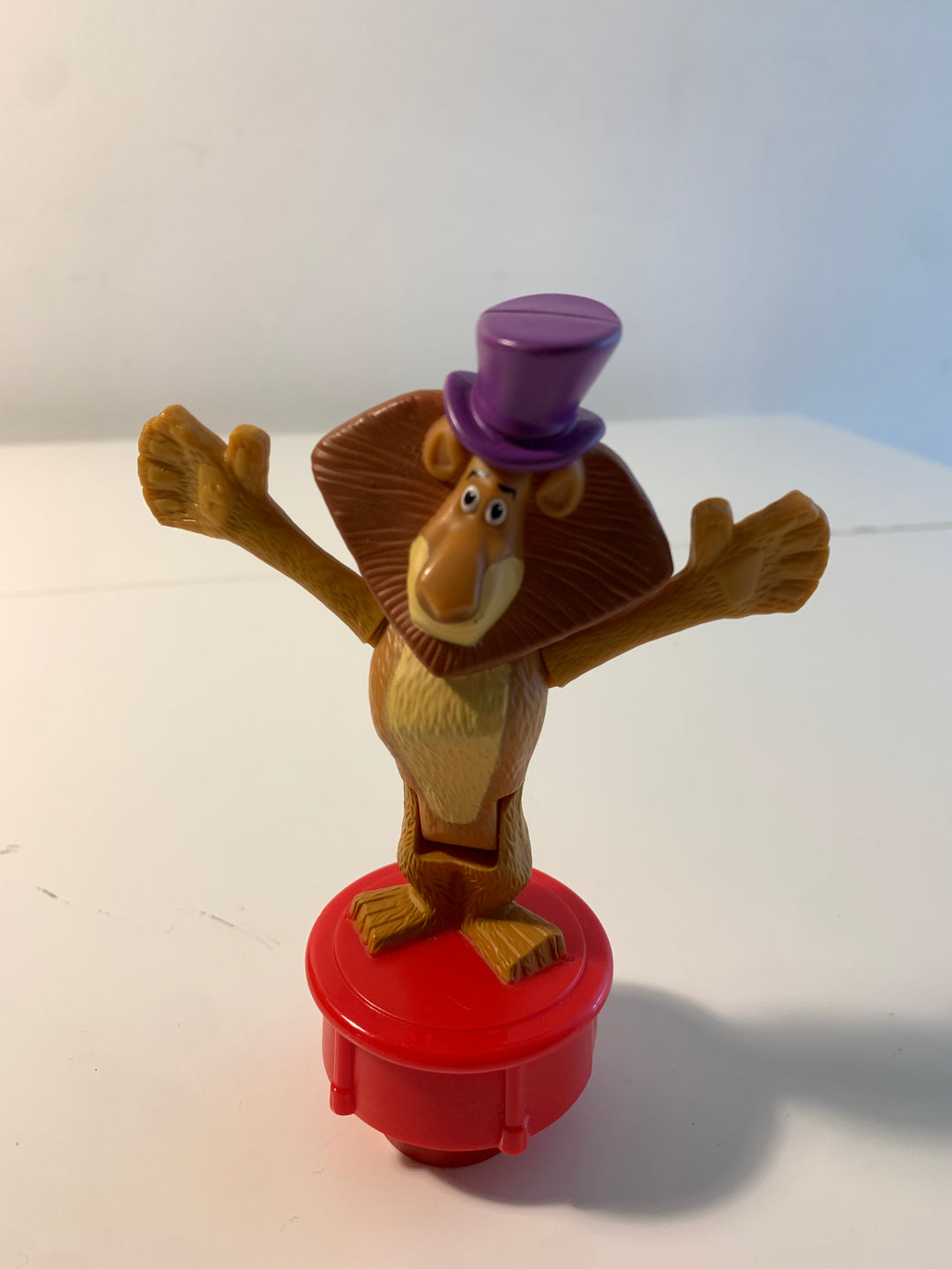 Madagascar - Løven Alex figur på rød trommel