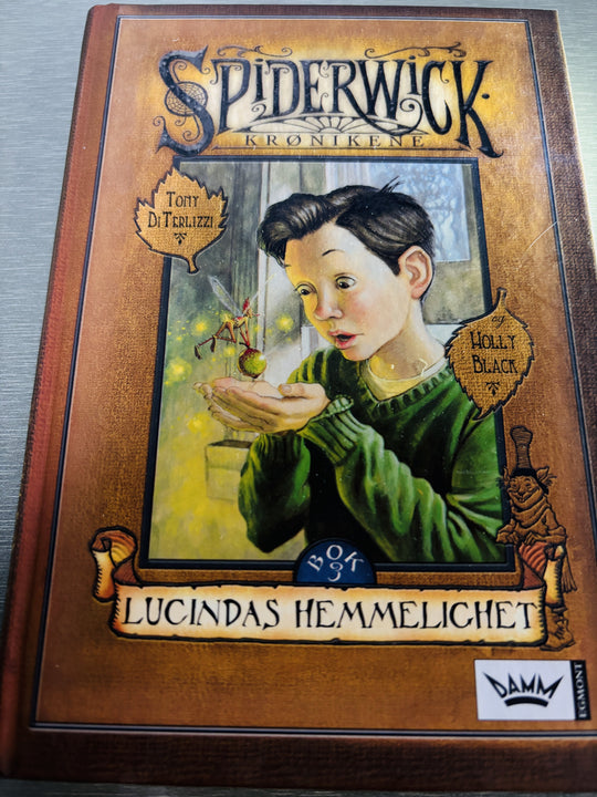 Tony DiTerlizzi & Holly Black. 2004. Spiderwick-krønikene: Lucindas hemmelighet