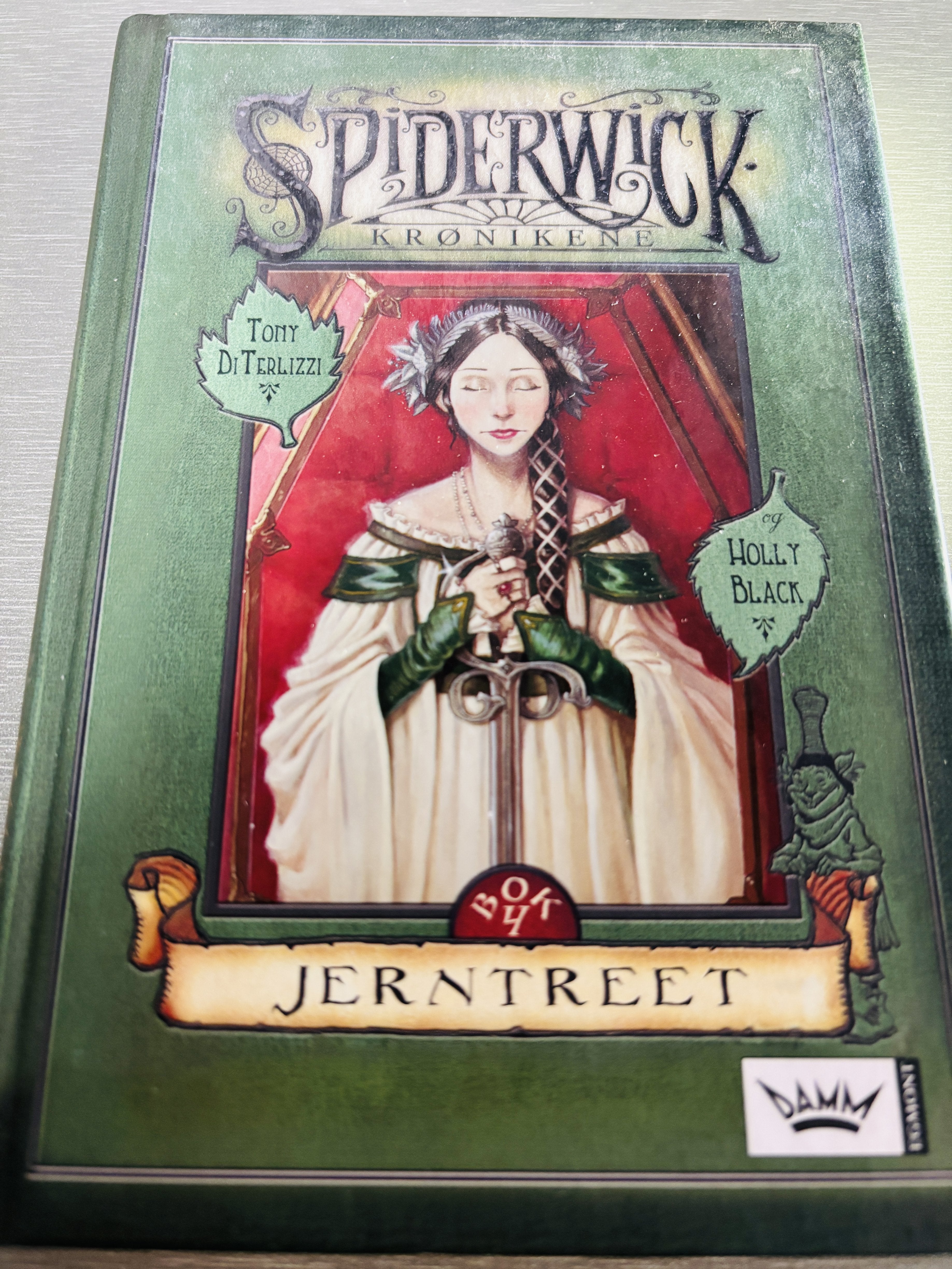 Tony DiTerlizzi & Holly Black. 2004. Spiderwick-krønikene: Jerntreet