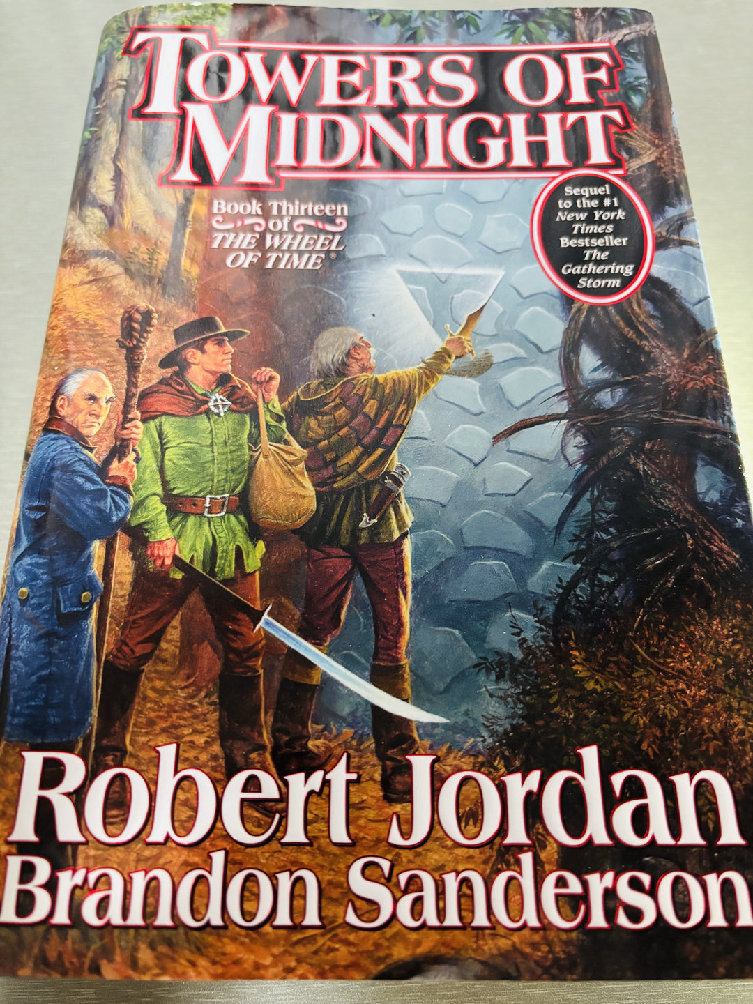 Robert Jordan & Brandon Sanderson. 2010. Towers of Midnight