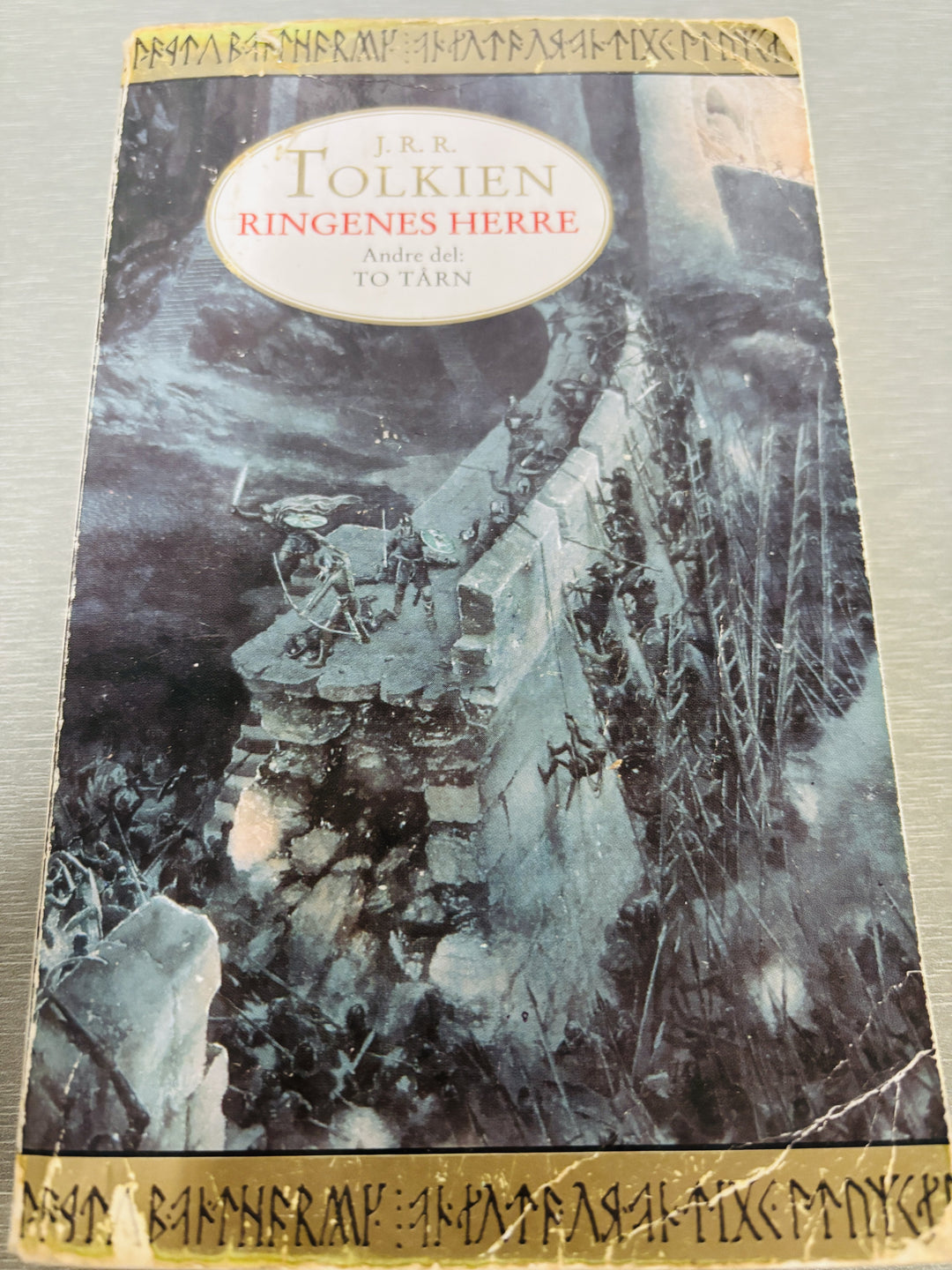 J.R.R. Tolkien. 1999. Ringenes Herre: To tårn.