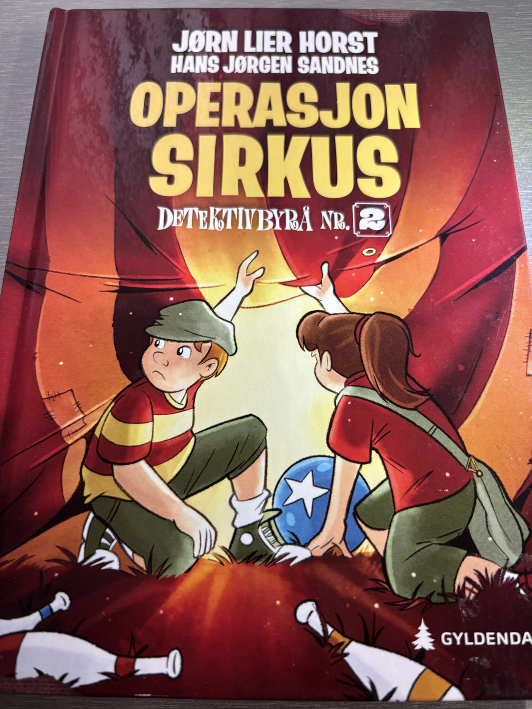 Jørn Lier Horst & Hans Jørgen Sandnes. 2013. Operasjon Sirkus – Detektivbyrå nr. 2