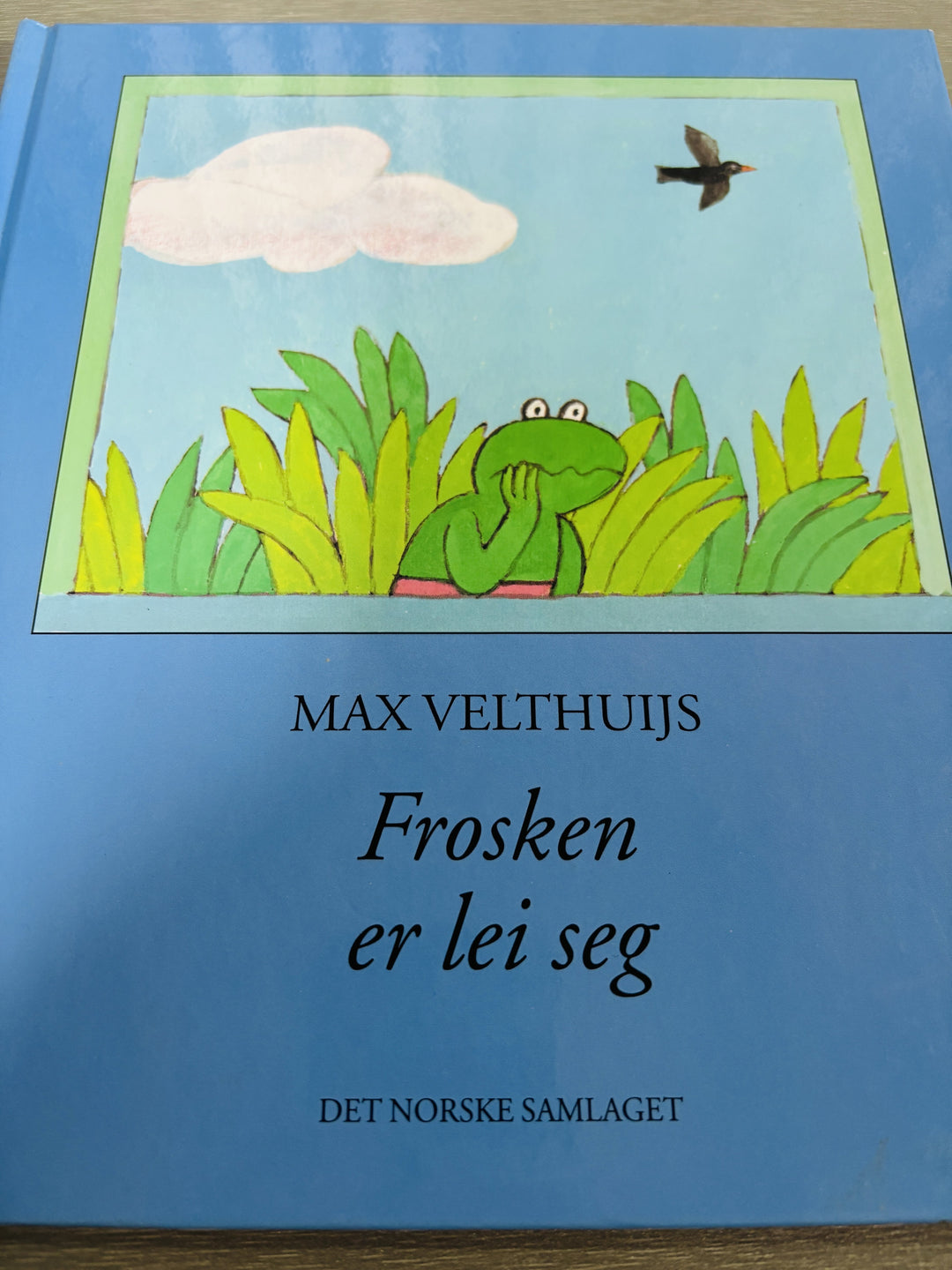 Max Velthuijs. 1992. Frosken er lei seg.