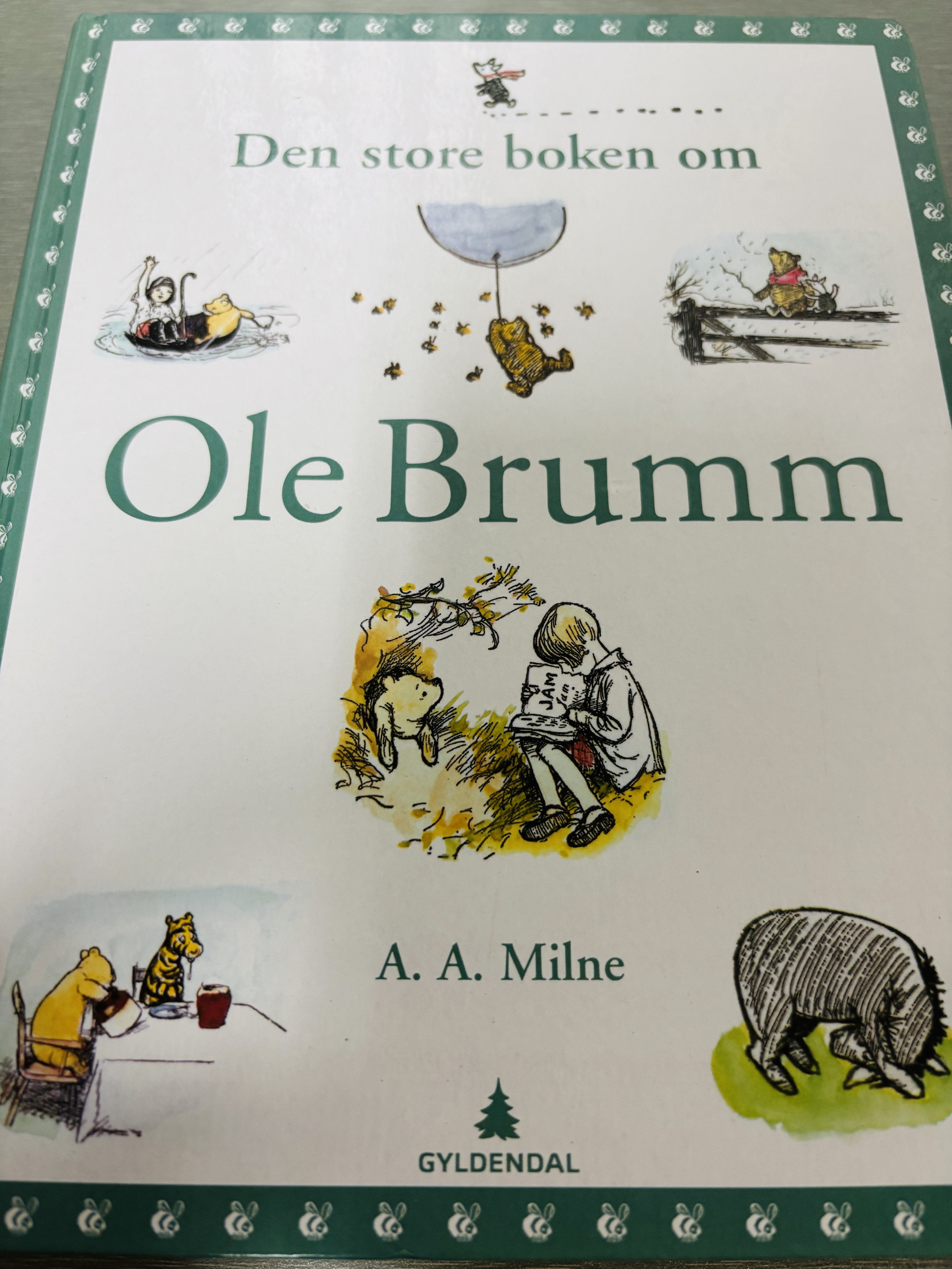 A.A. Milne. 2005 (ca. utg.). Den store boken om Ole Brumm