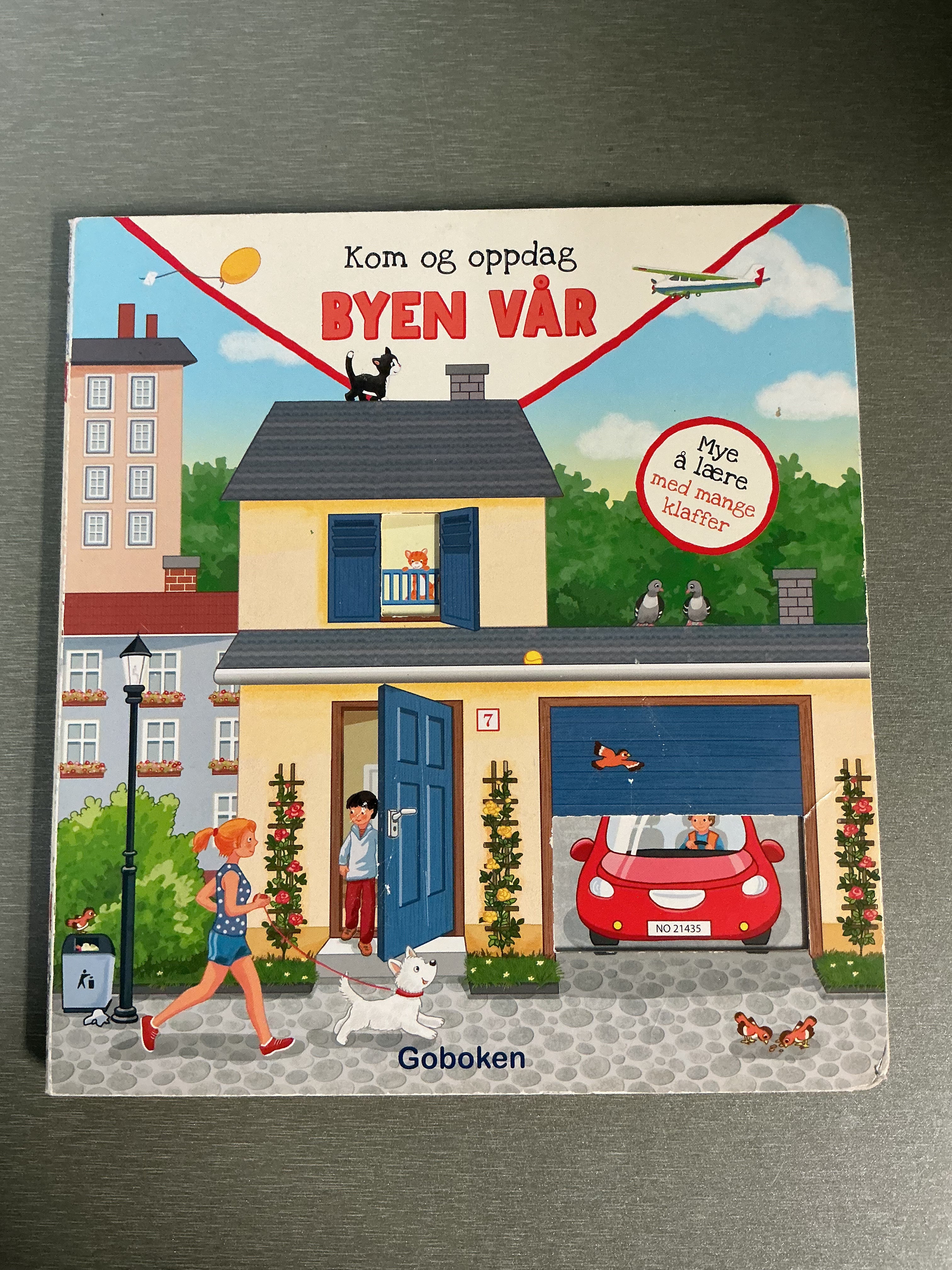 Usynlig, Kom og oppdag BYEN VÅR. Bok.