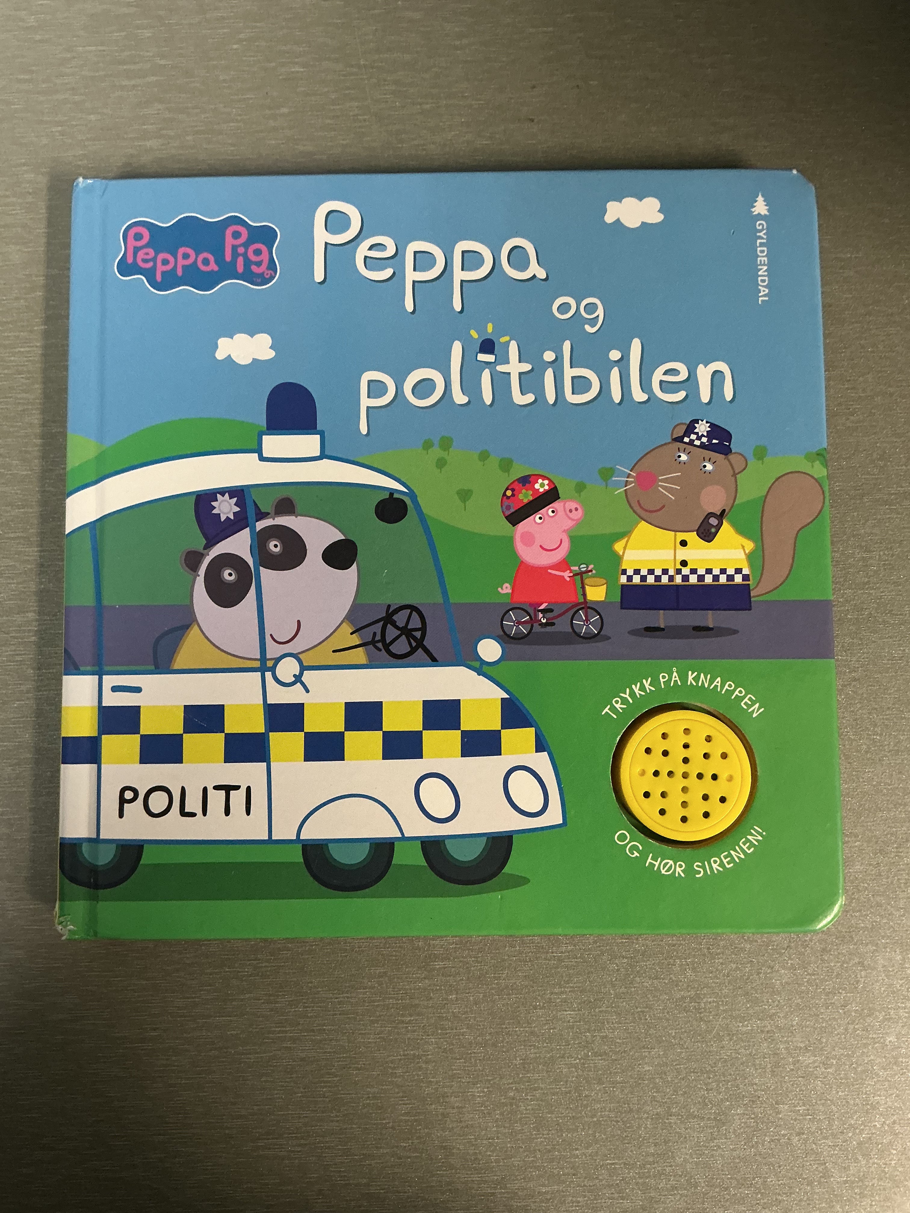 Neville Astley & Mark Baker, Peppa og politibilen. Bok.