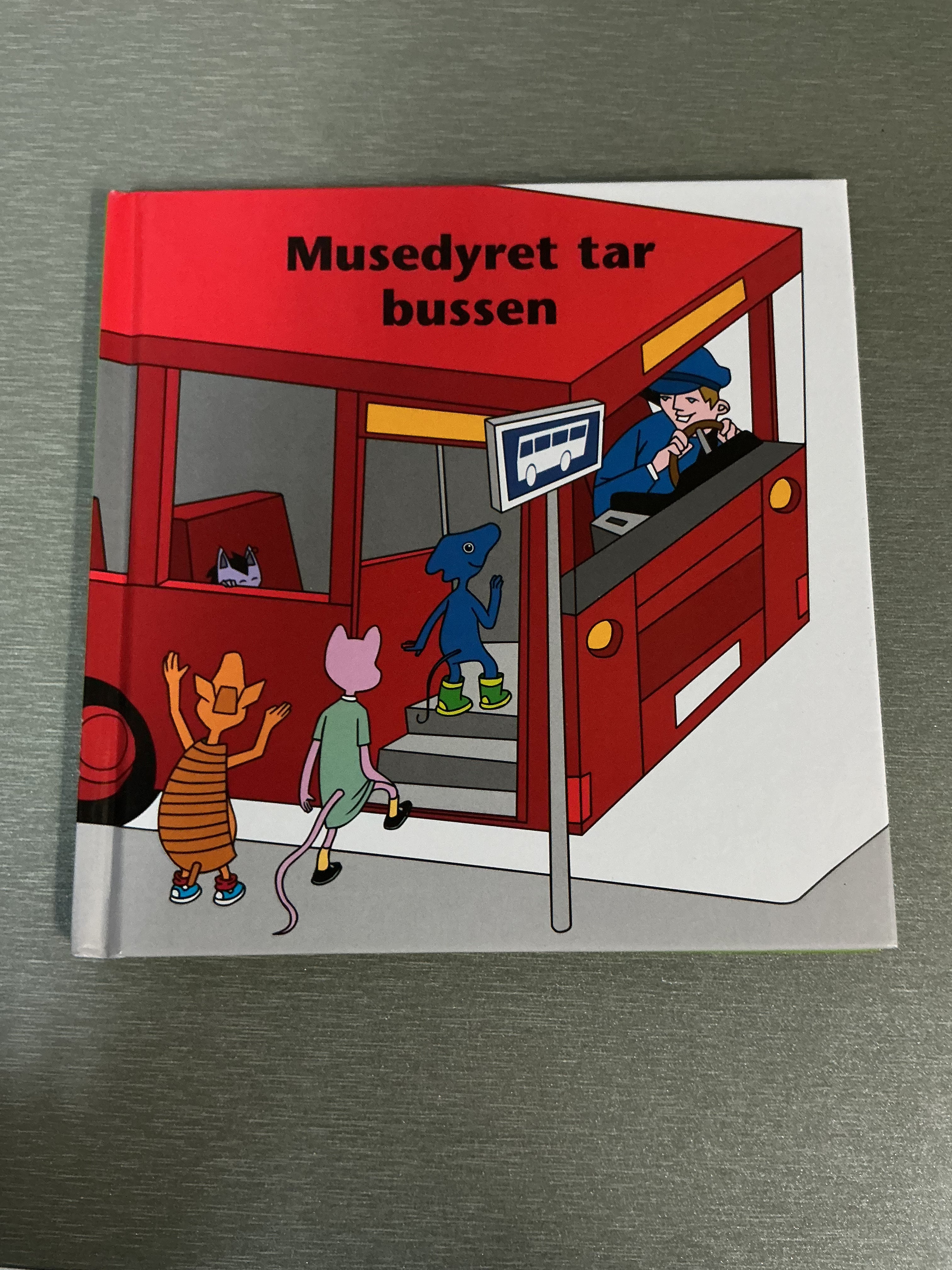 Trygg Trafikk - Musedyret tar bussen. Bok.