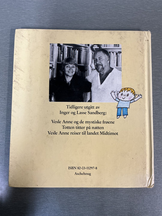 Inger og Lasse Sandberg. Hjelpe deg, sa Marius. Bok.