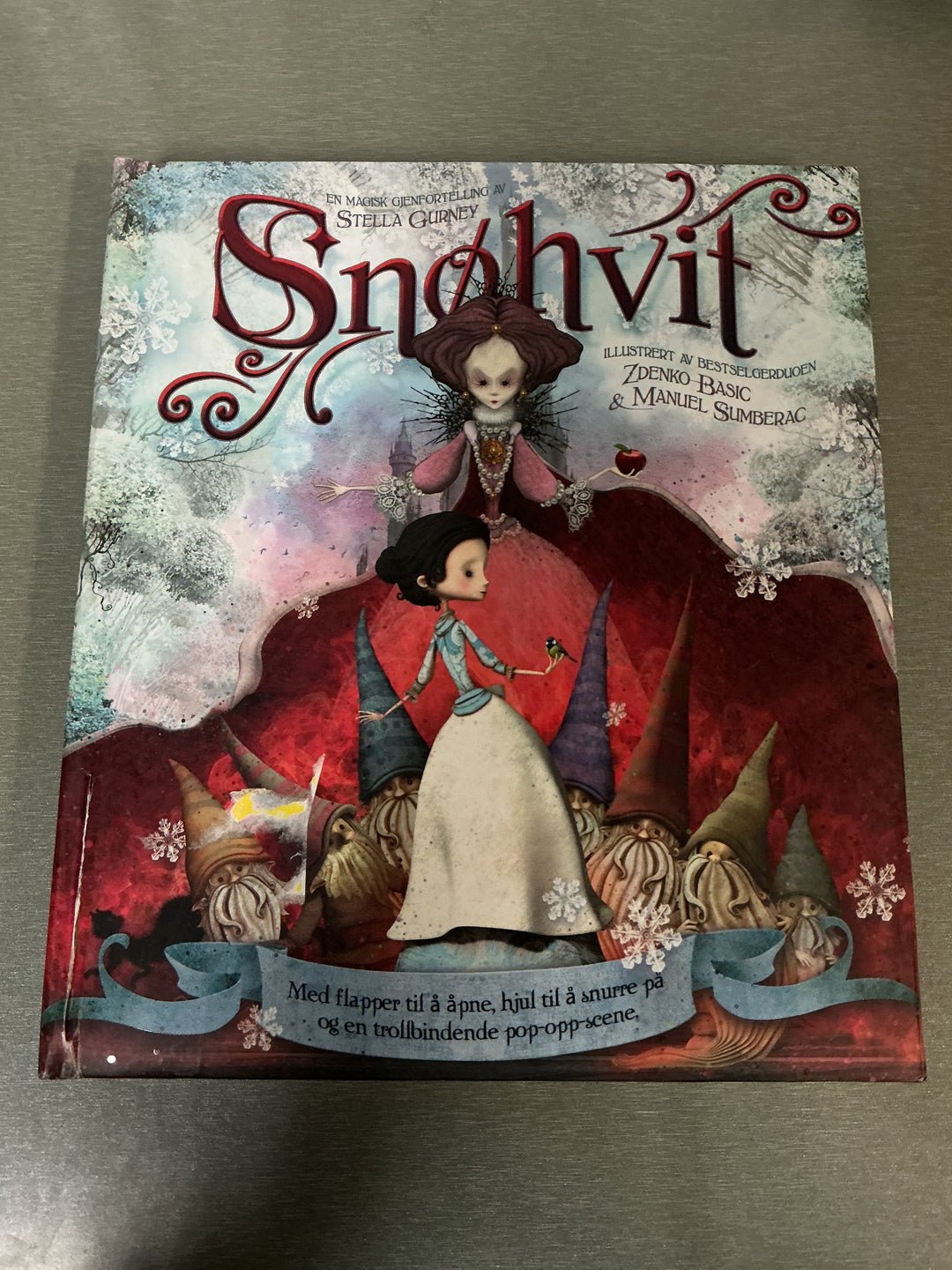 Stella Gurney (gjenfortelling). Snøhvit. Bok.