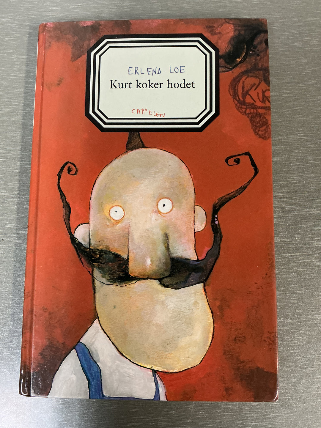 Erlend Loe. Kurt koker hodet. Bok.