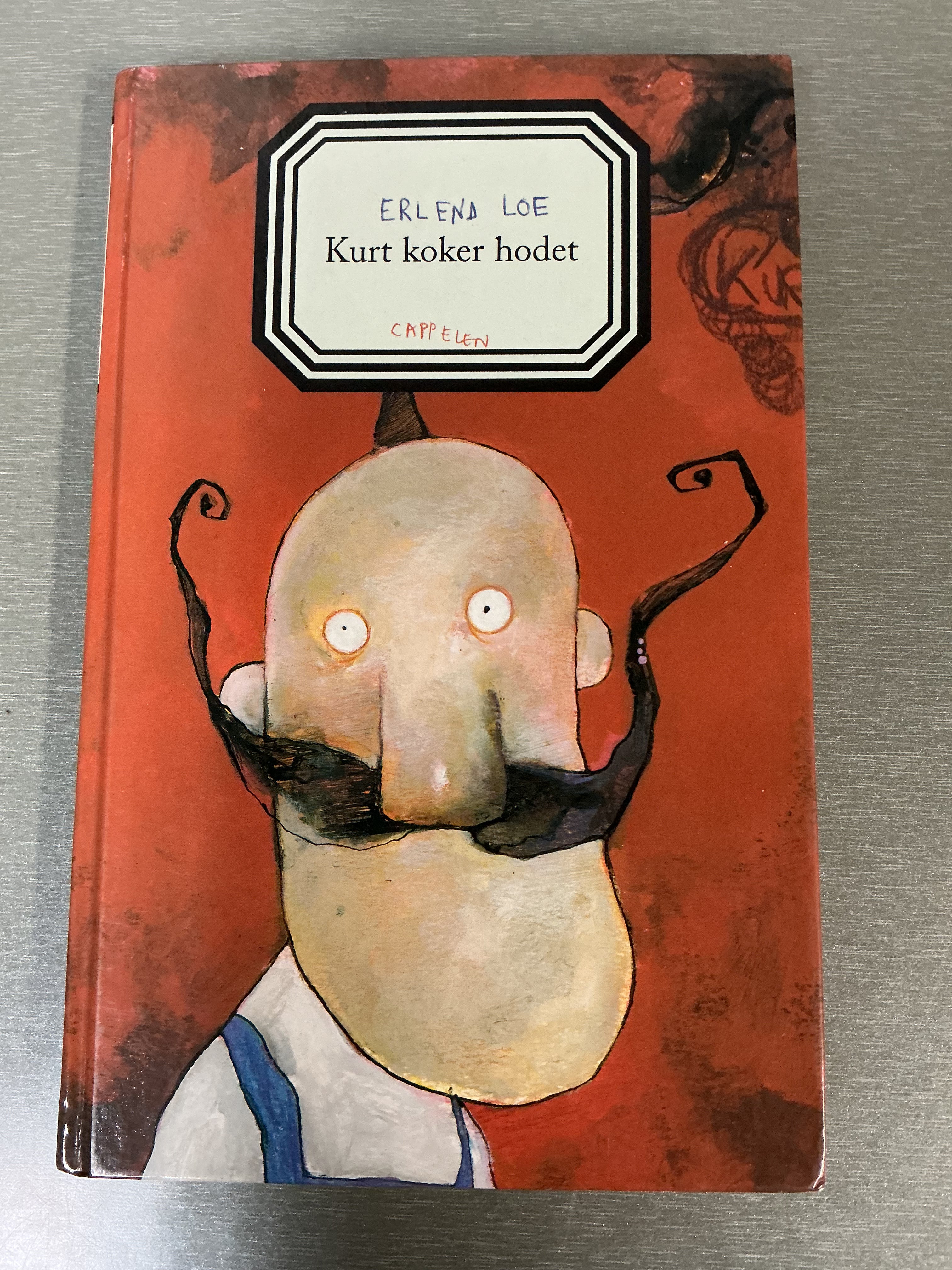 Erlend Loe. Kurt koker hodet. Bok.