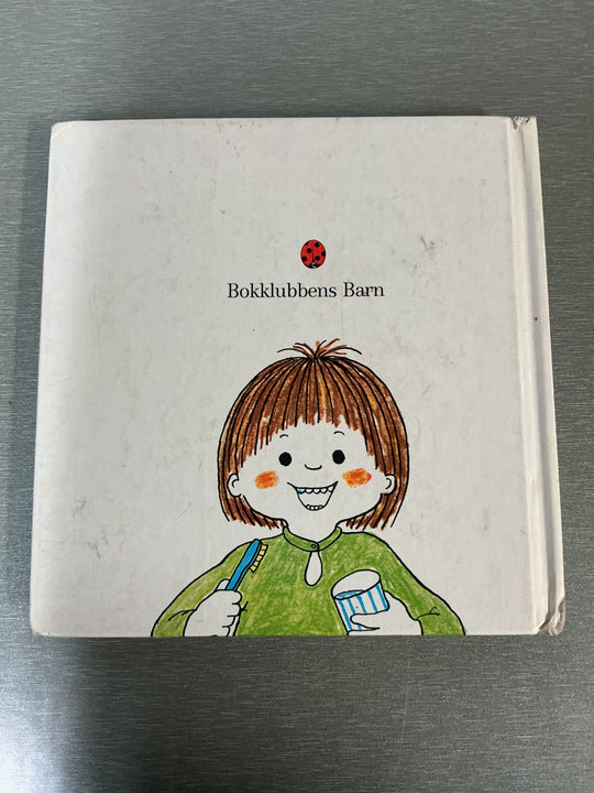 Gunilla Wolde. Emma hos tannlegen / Emma i barnehagen / Thomas bader / Thomas rydder. Bok.