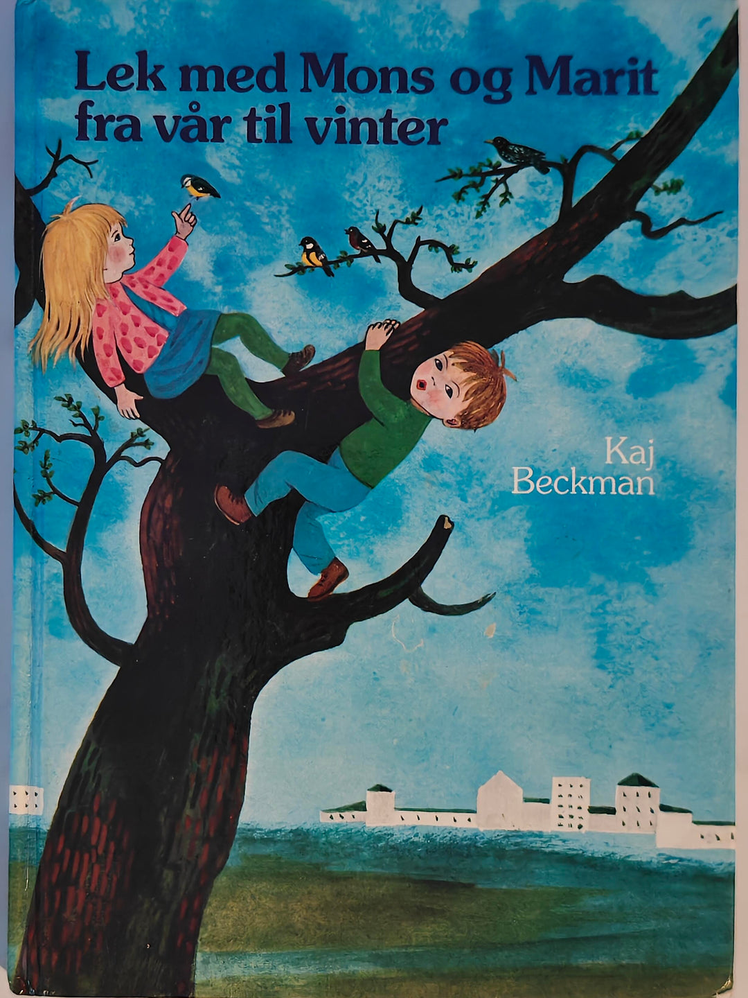 Kaj Beckman. 1973. Lek med Mons og Marit fra vår til vinter. Bok.