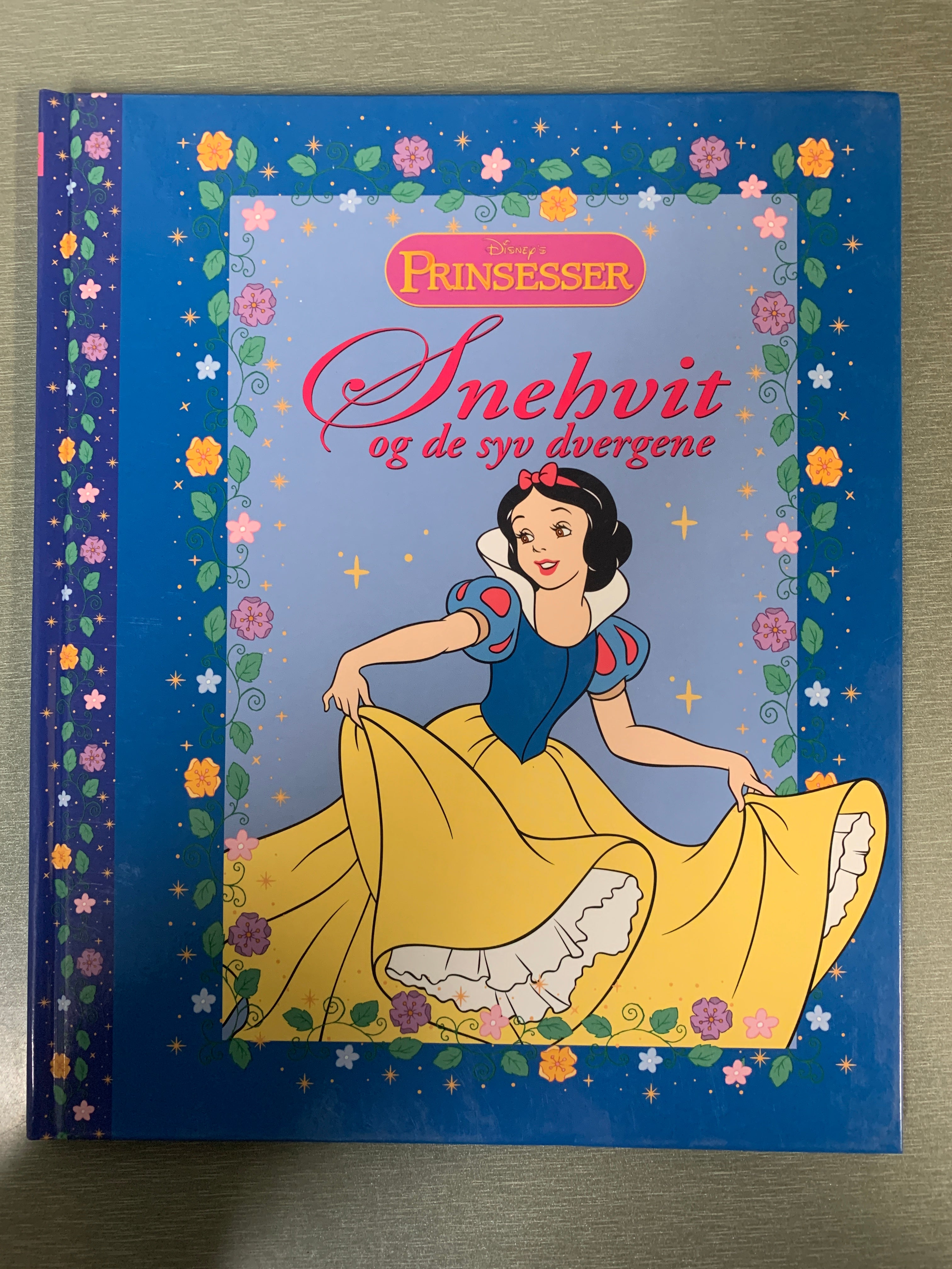 Disney. Prinsesser: Snehvit og de syv dvergene. Bok.
