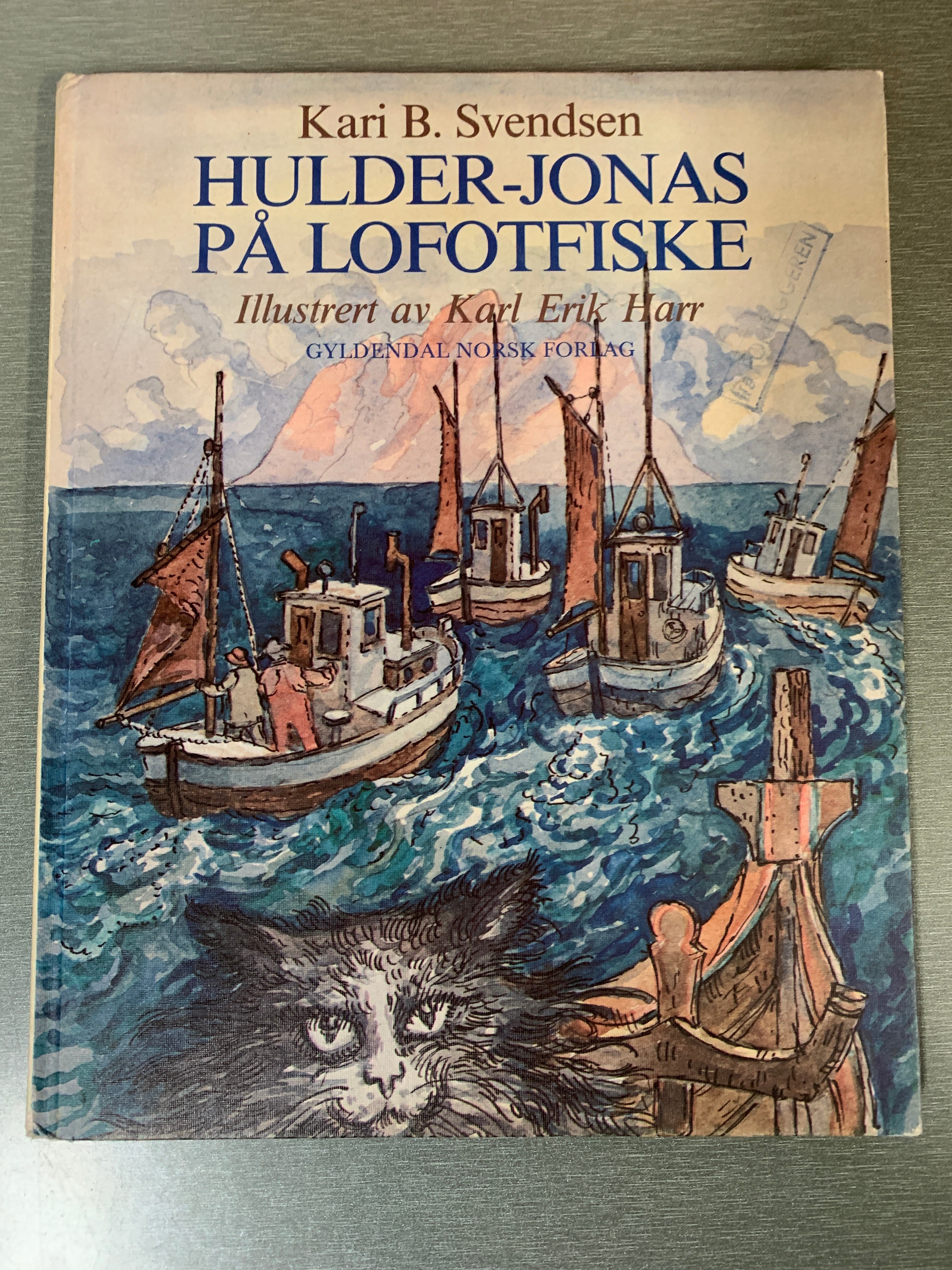 Kari B. Svendsen. Hulder-Jonas på Lofotfiske. Bok.