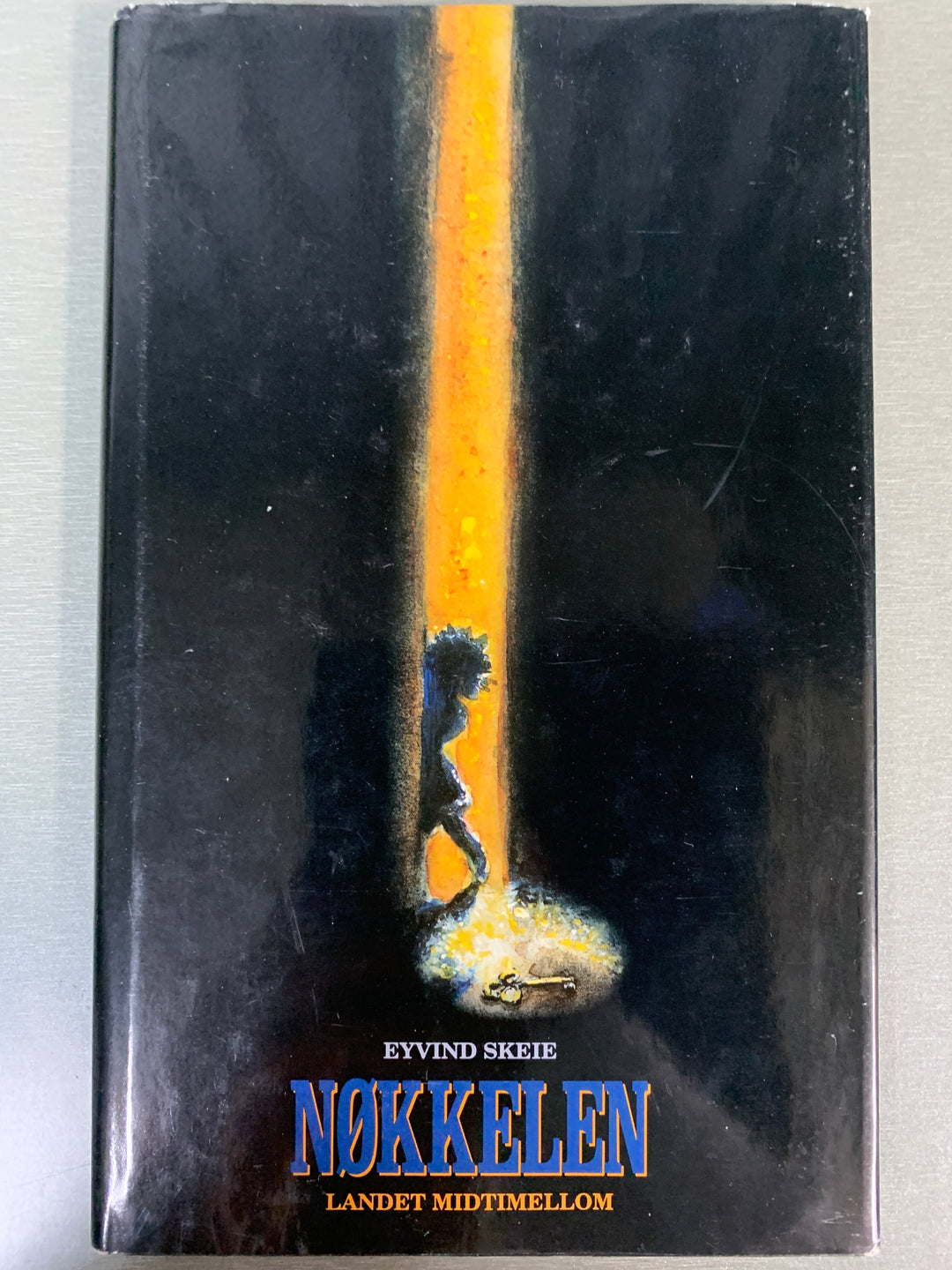 Eyvind Skeie. Nøkkelen: Landet Midtimellom. Bok.