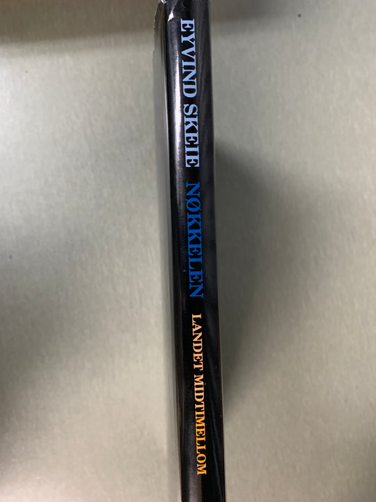 Eyvind Skeie. Nøkkelen: Landet Midtimellom. Bok.