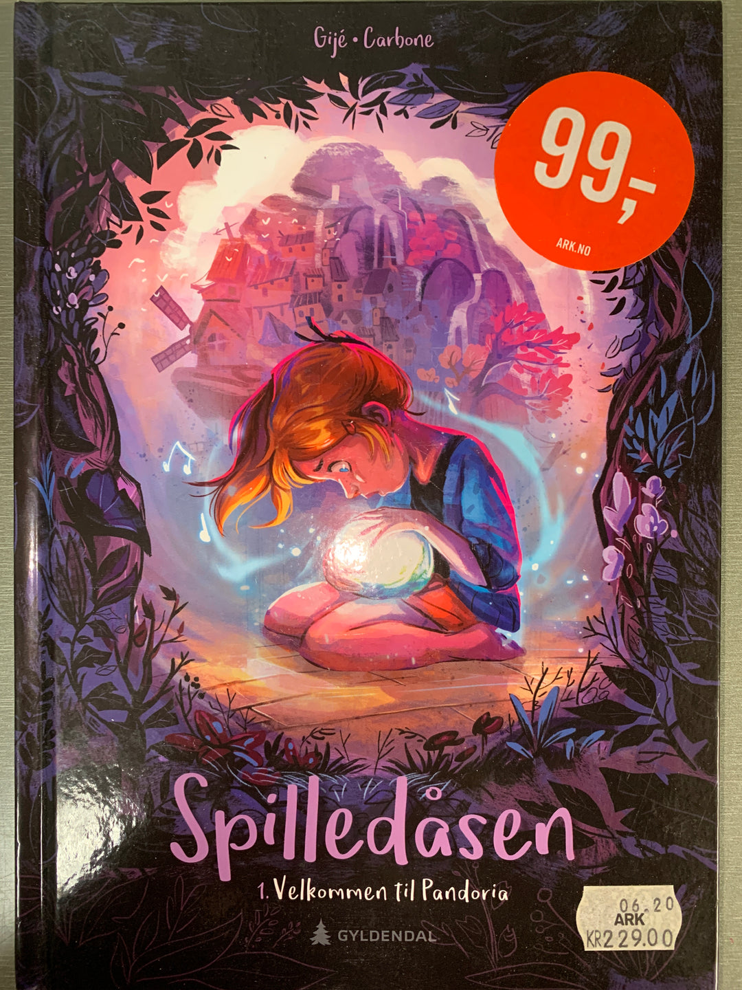 Gijé og Carbone. 2020. Spilledasen 1: Velkommen til Pandoria. Bok.