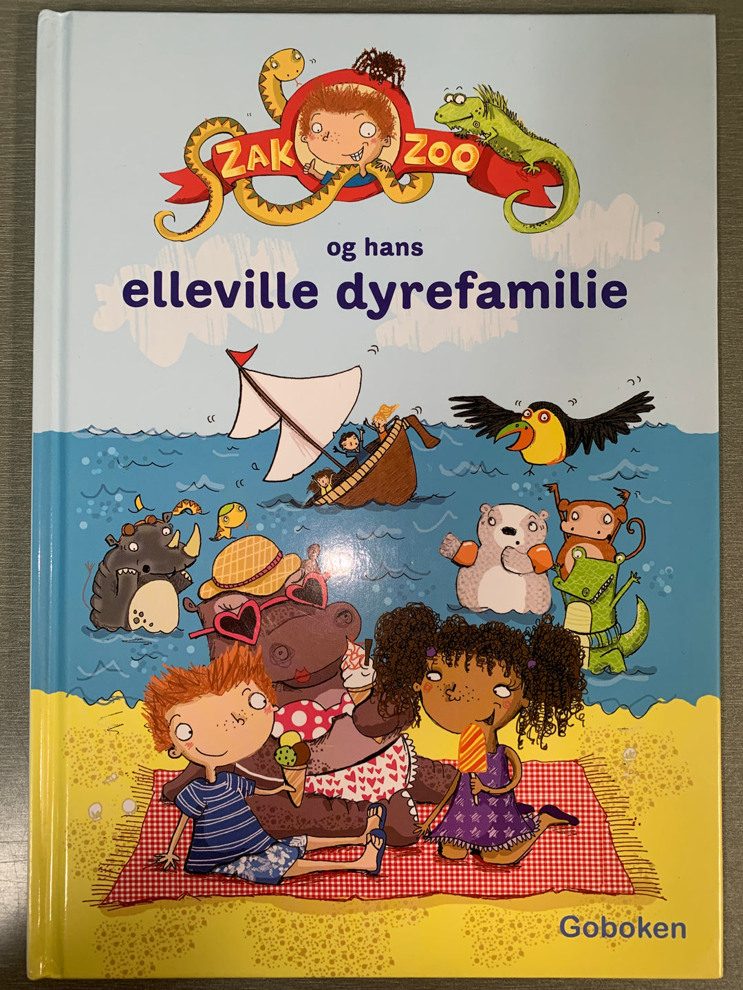 Goboken. 2010. Zak Zoo og hans elleville dyrefamilie. Bok.