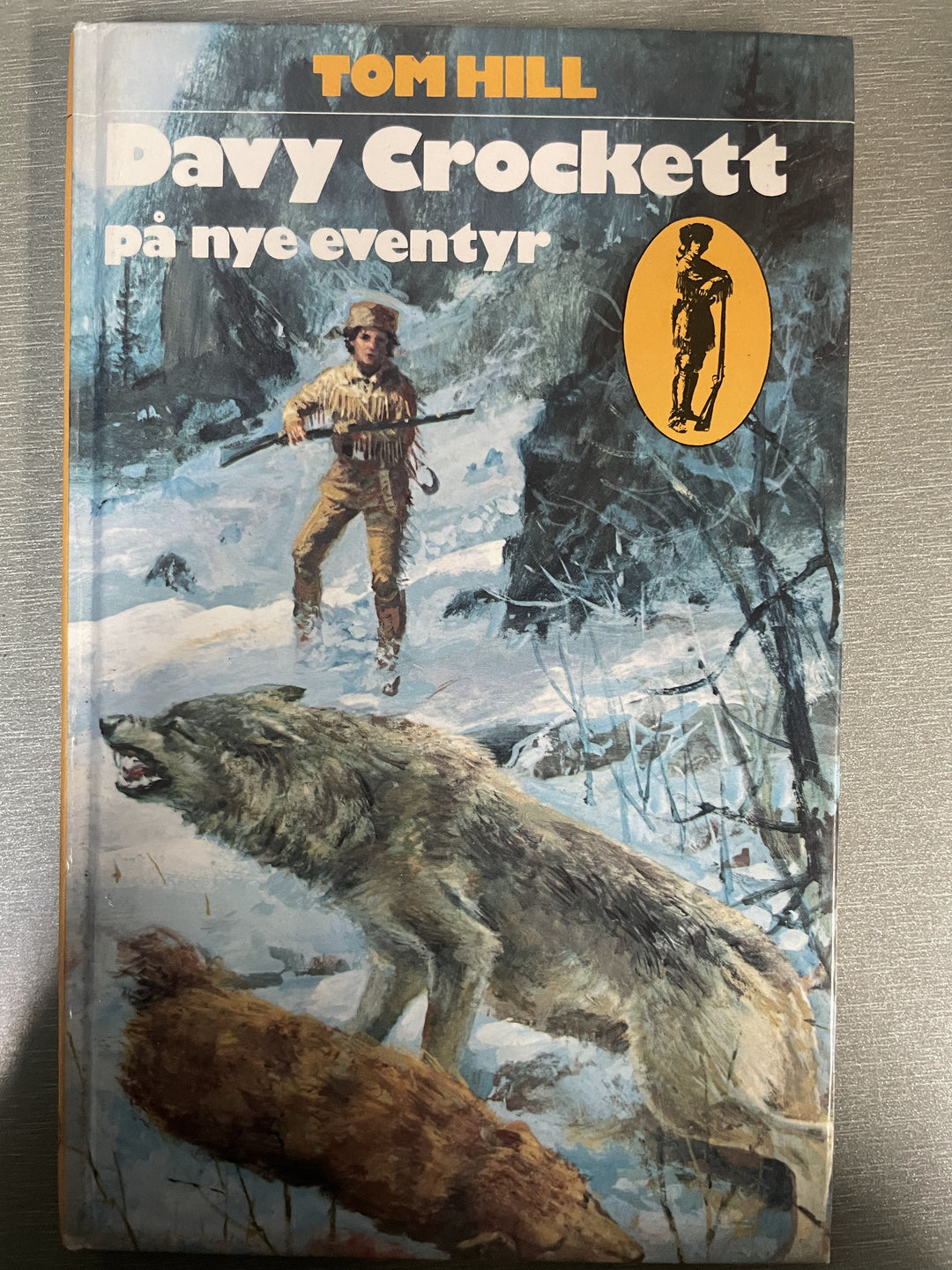 Tom Hill. 1981. Davy Crockett på nye eventyr. Bok.