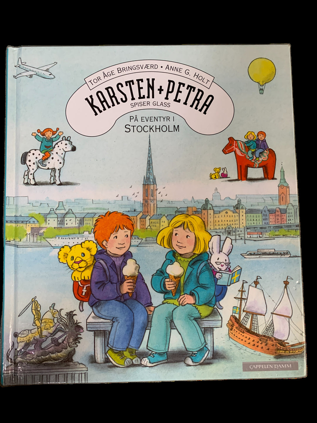 Tor Åge Bringsværd og Anne G. Holt. Karsten og Petra på eventyr i Stockholm. Bok.