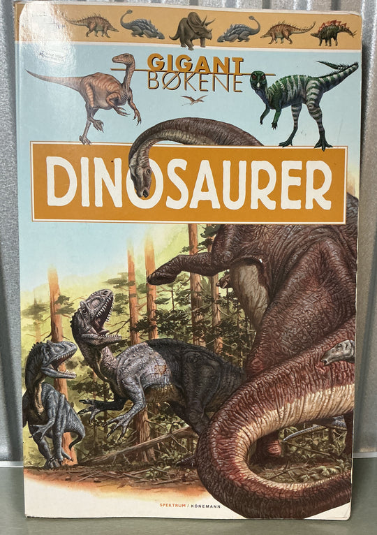 2005. Gigantbøkene: Dinosaurer. Bok.