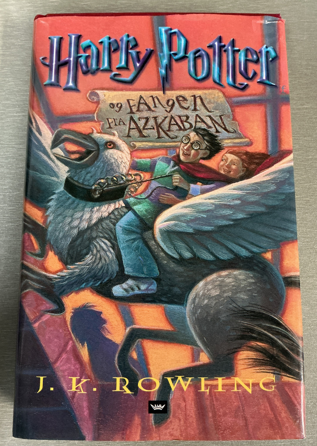 J.K. Rowling. 2000. Harry Potter og fangen fra Azkaban. Bok.