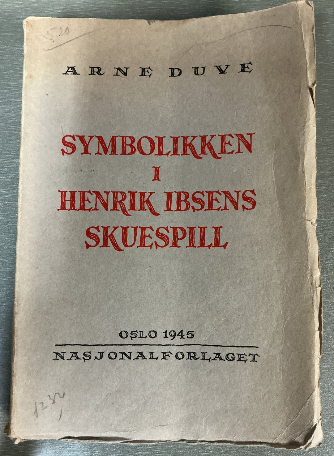 Arne Duve. 1945. Symbolikken i Henrik Ibsens skuespill. Bok.