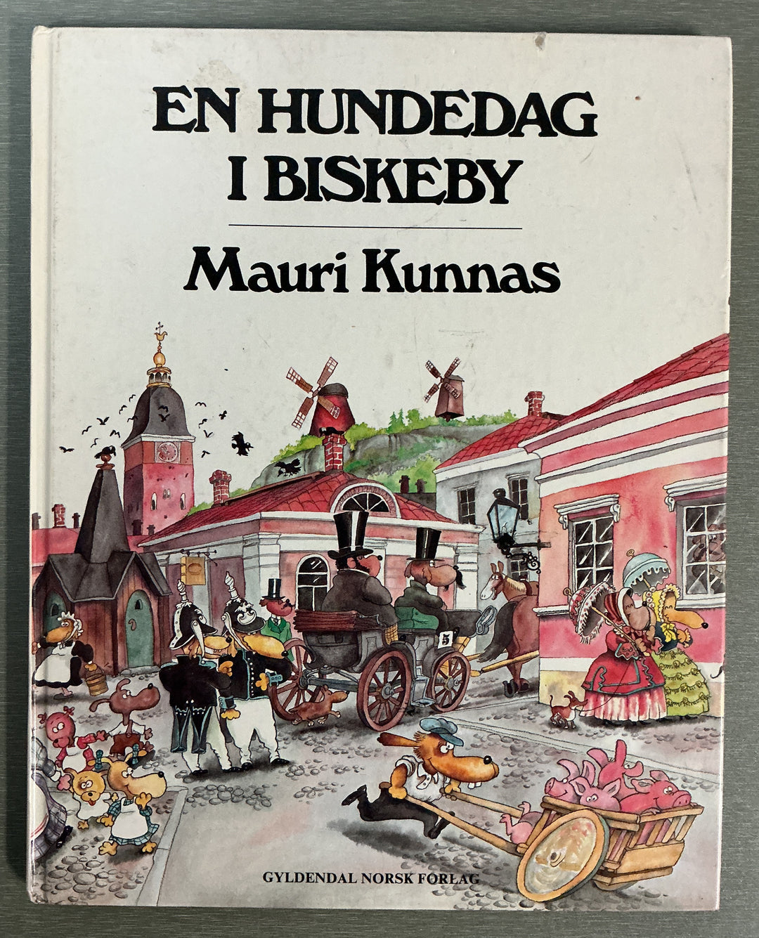 Mauri Kunnas. En hundedag i Biskeby. Bok.