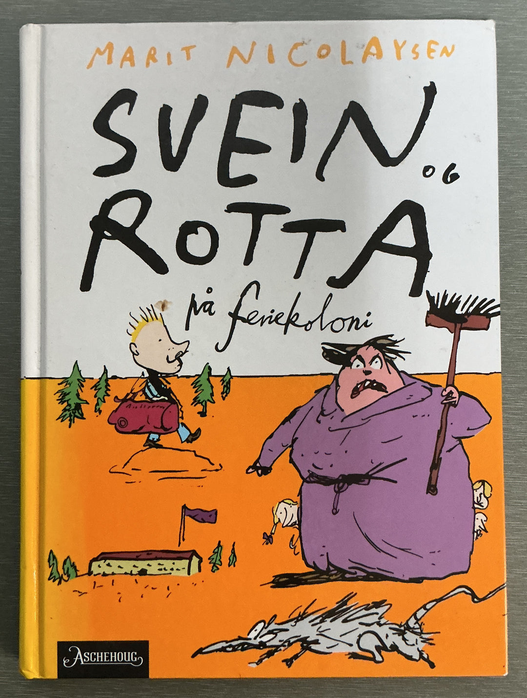 Marit Nicolaysen. Svein og Rotta på feriekoloni. Bok.