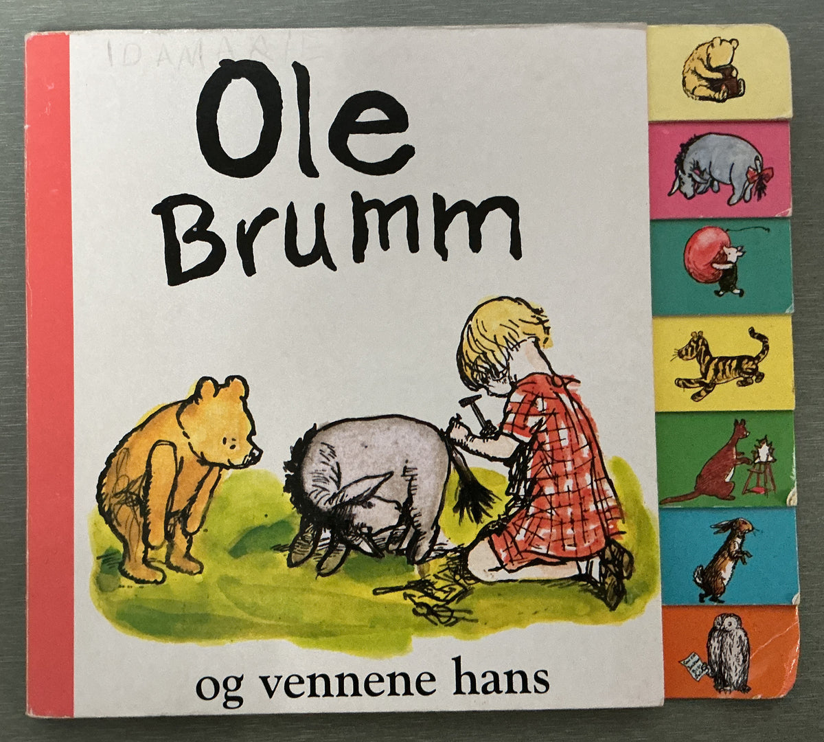 A.A. Milne. 1995. Ole Brumm og vennene hans. Bok.