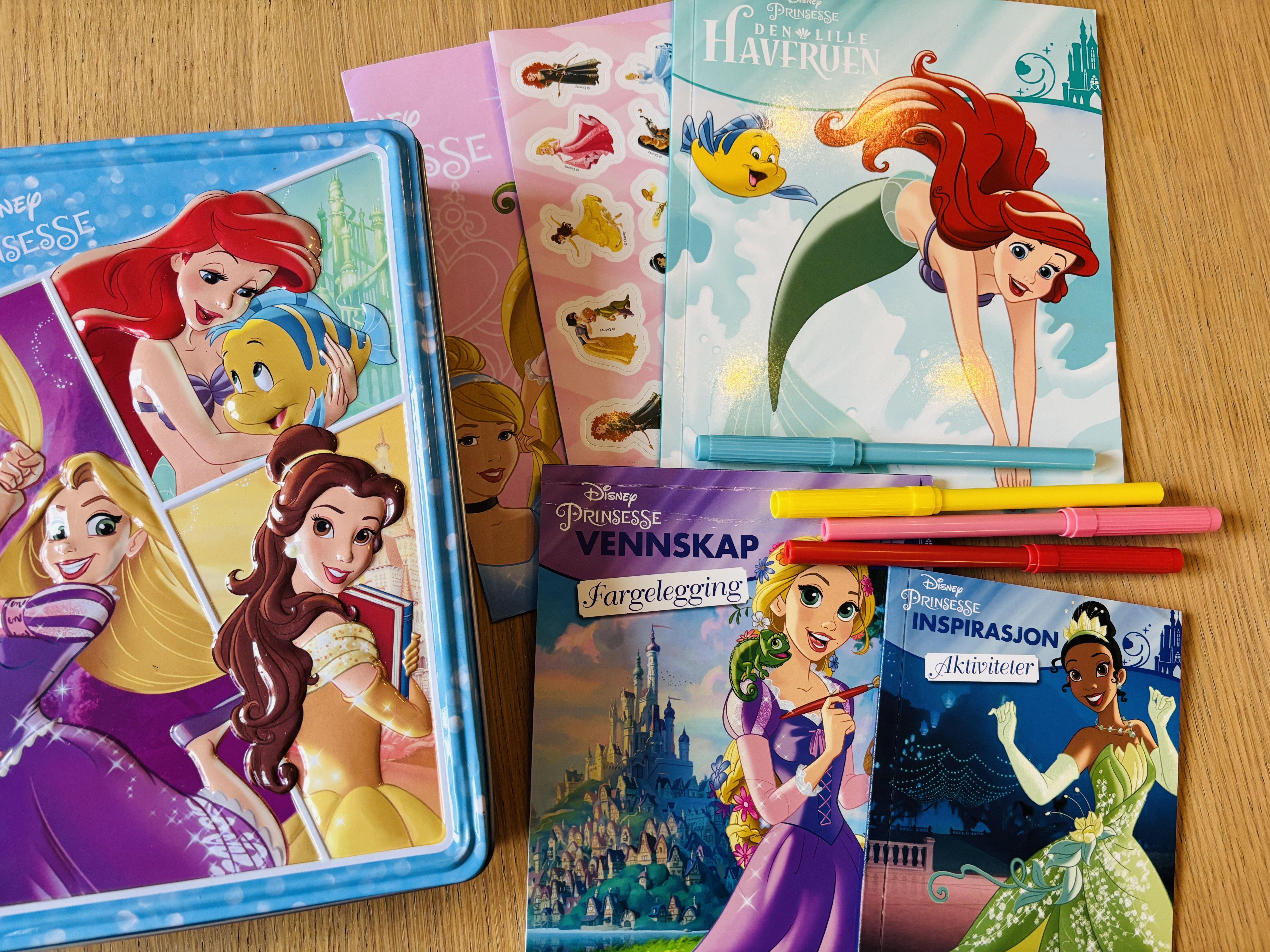 Disney Prinsesse Metallskrin med aktiviteter (ubrukt)