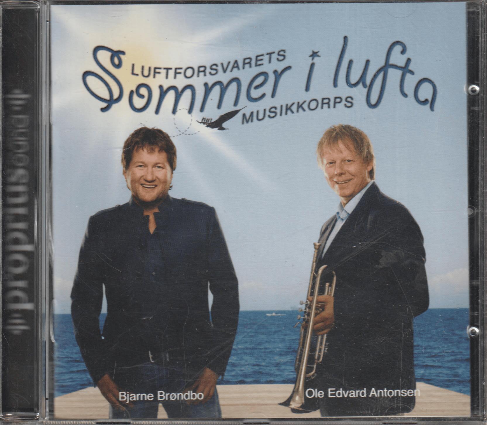Luftforsvarets Musikkorps m/ Bjarne Brøndbo & Ole Edvard Antonsen - Sommer i lufta. 2009. . CD.