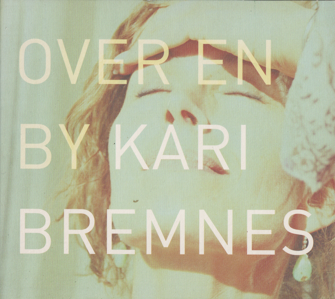 Kari Bremnes – Over en by (2005). CD i sleeve.