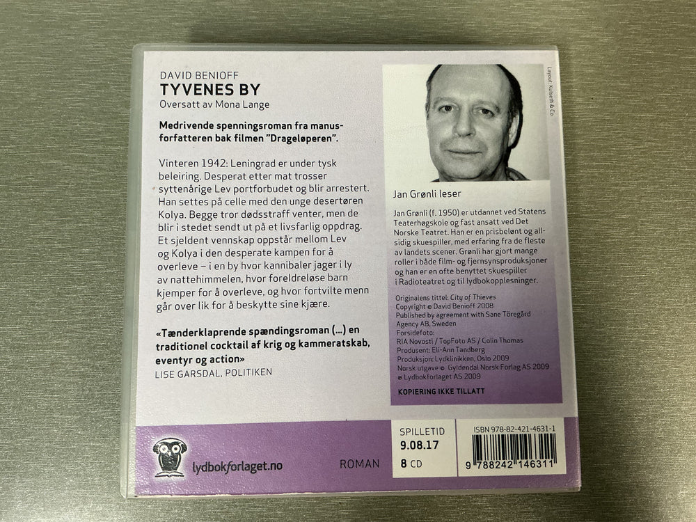 David Benioff. Tyvenes by. 2008. Lydbok på CD.