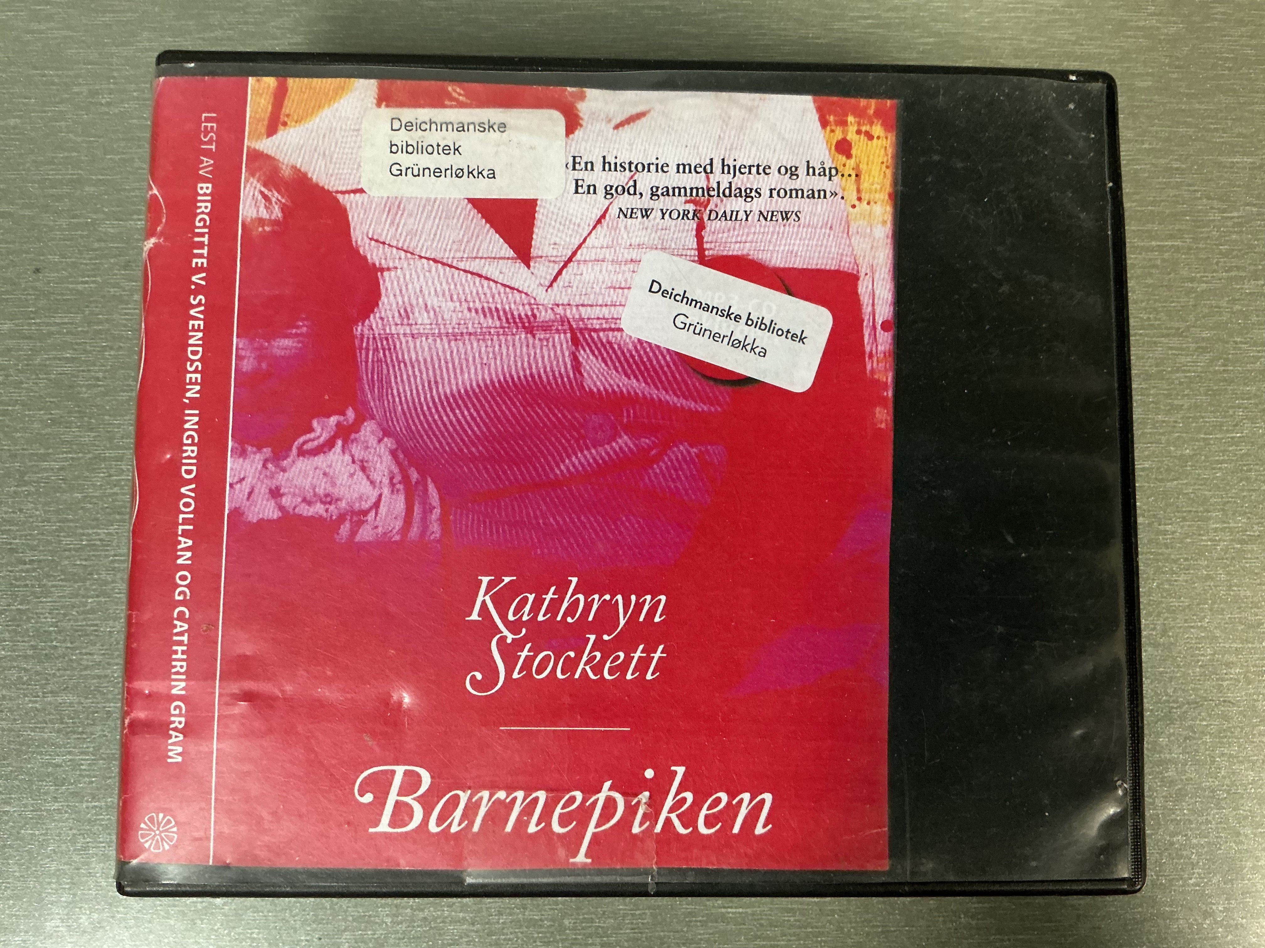 Kathryn Stockett. Barnepiken. 2009. Lydbok på CD.