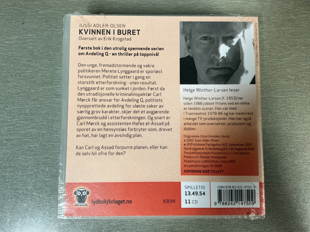 Jussi Adler-Olsen. Kvinnen i buret. 2007. Lydbok på CD.