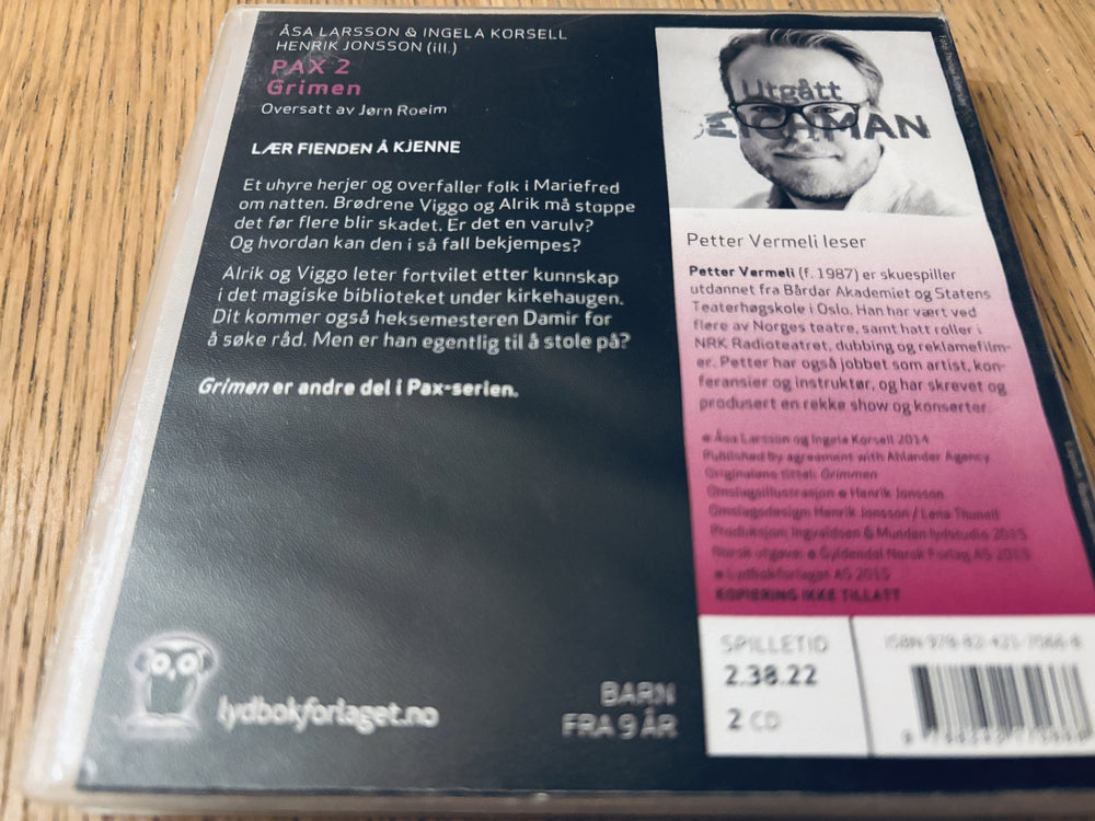 Åsa Larsson & Ingela Korsell. 2014. PAX 2: Grimen. Lydbok på CD (fra bibliotek, pene disker).