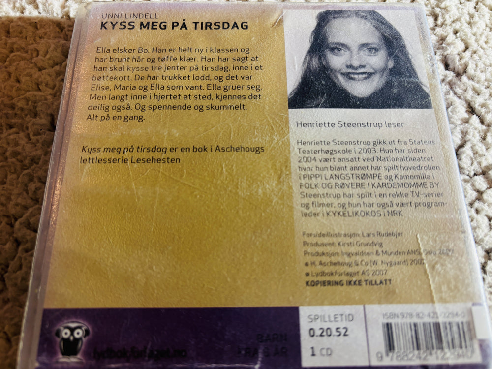 Unni Lindell, 2010, Kyss meg på tirsdag. Lydbok på CD (fra bibliotek, pene disker).